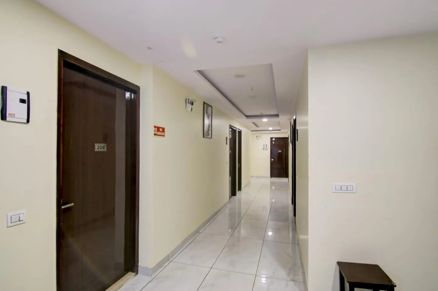 Hotel De Hocks Deluxe - New Delhi Railway Station