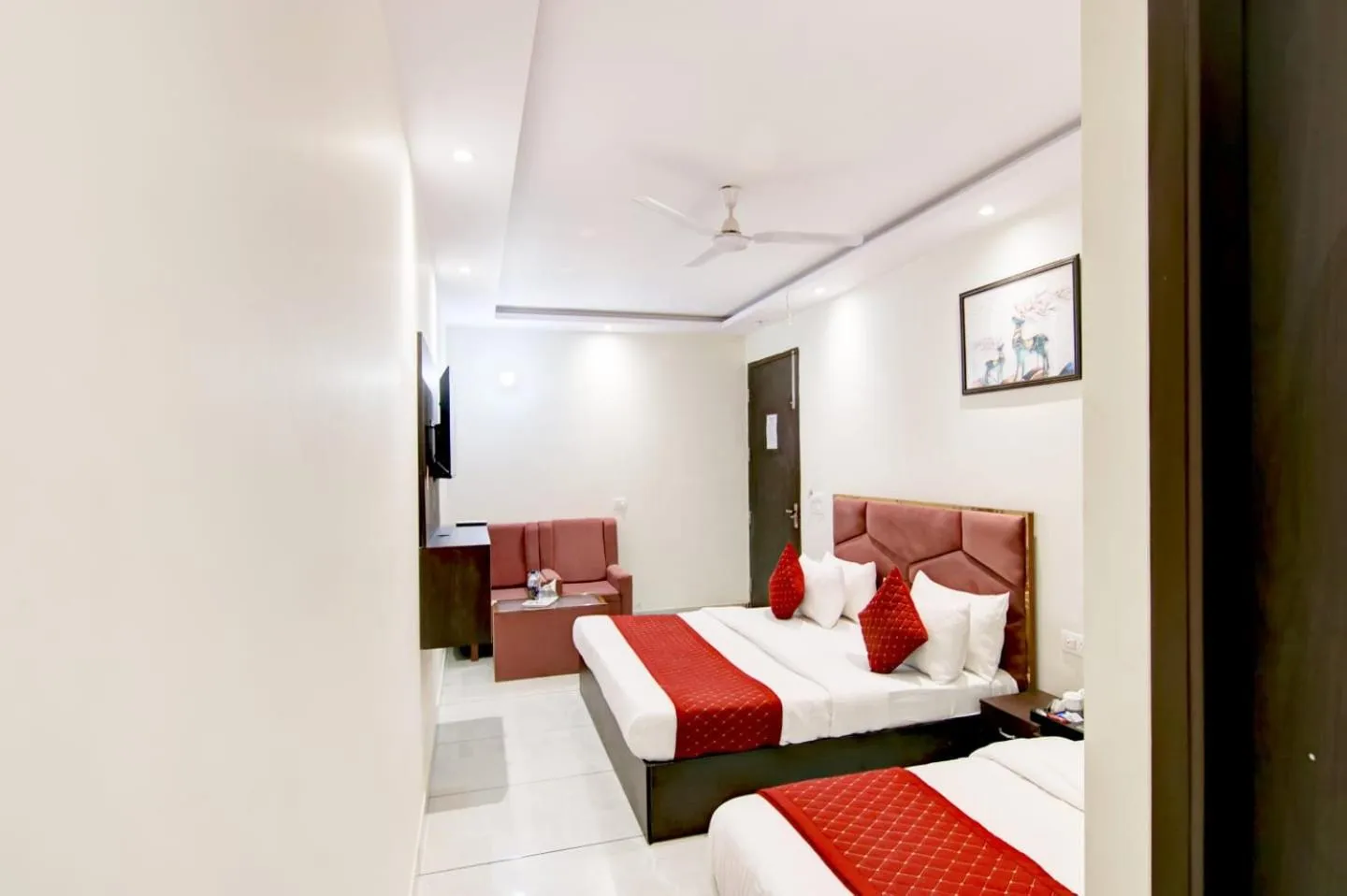 Bed in Hotel De Hocks Deluxe - New Delhi Railway Station