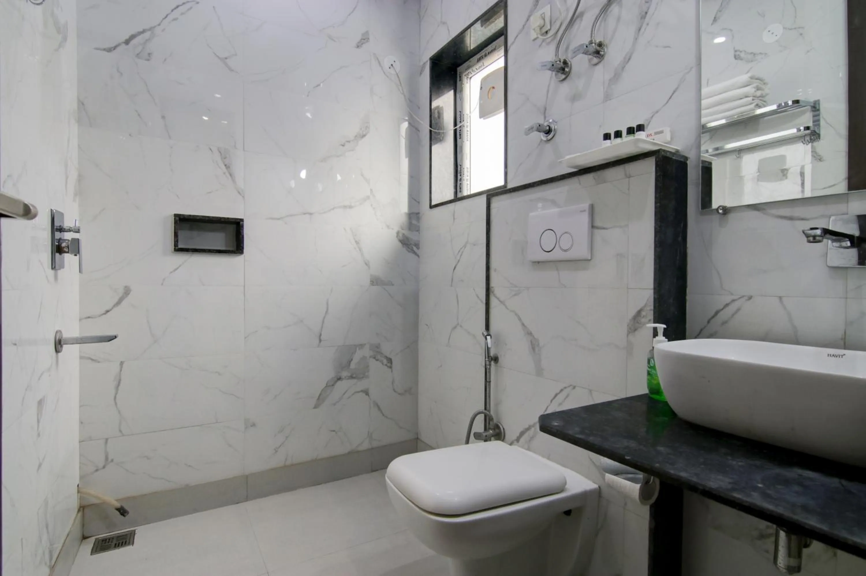 Hotel De Hocks Deluxe - New Delhi Railway Station