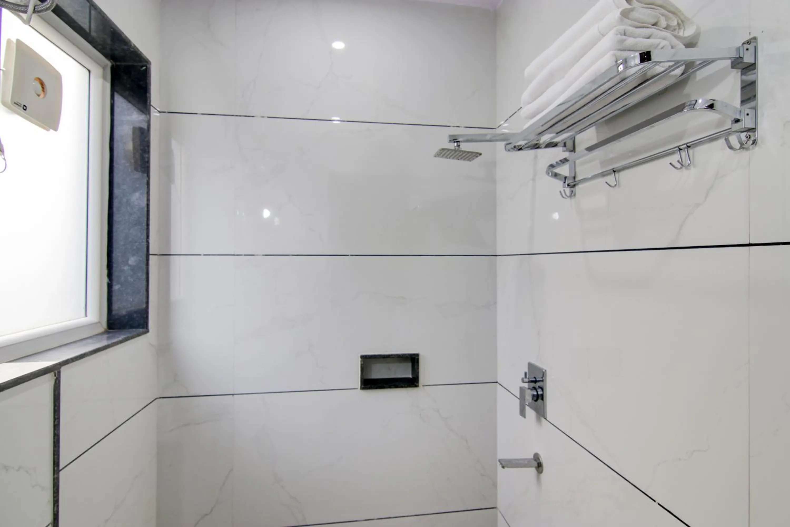 Hotel De Hocks Deluxe - New Delhi Railway Station