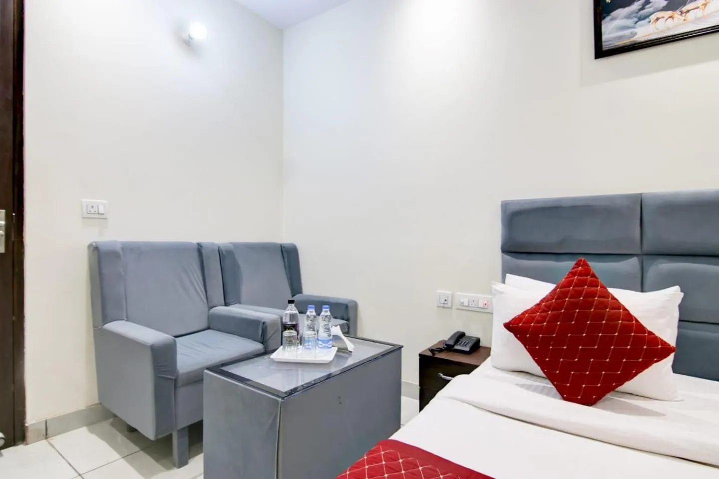 Bed in Hotel De Hocks Deluxe - New Delhi Railway Station