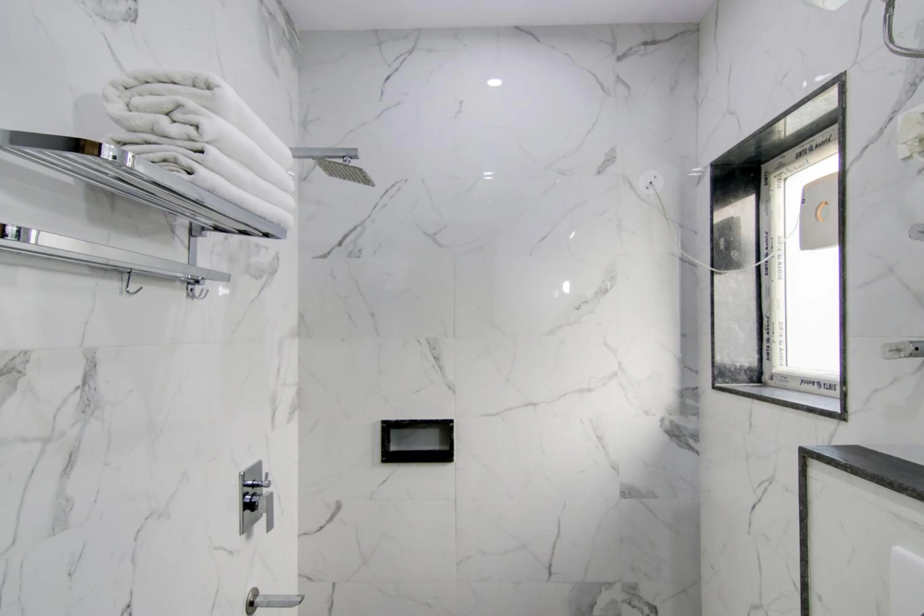 Hotel De Hocks Deluxe - New Delhi Railway Station