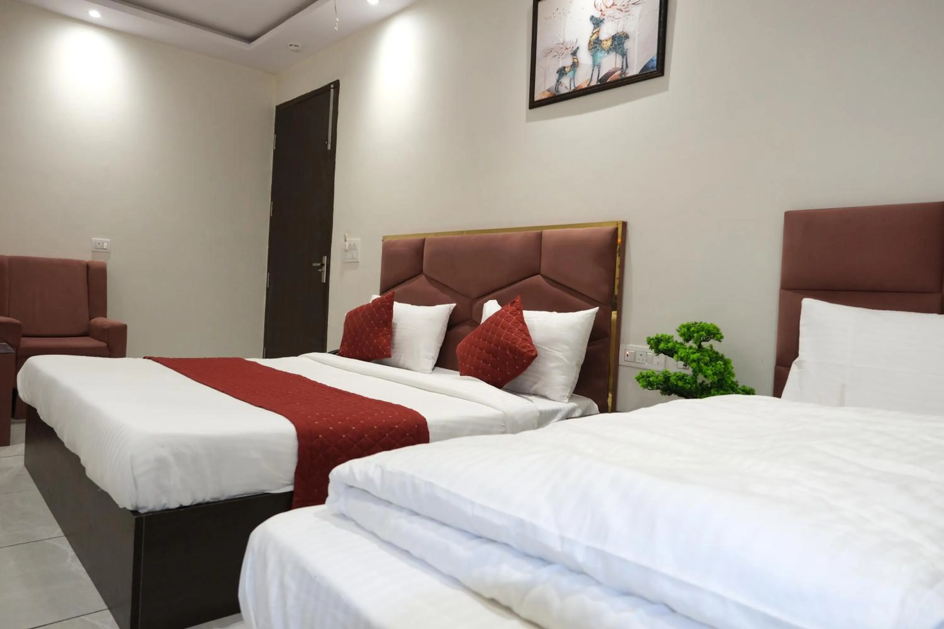 Bed in Hotel De Hocks Deluxe - New Delhi Railway Station