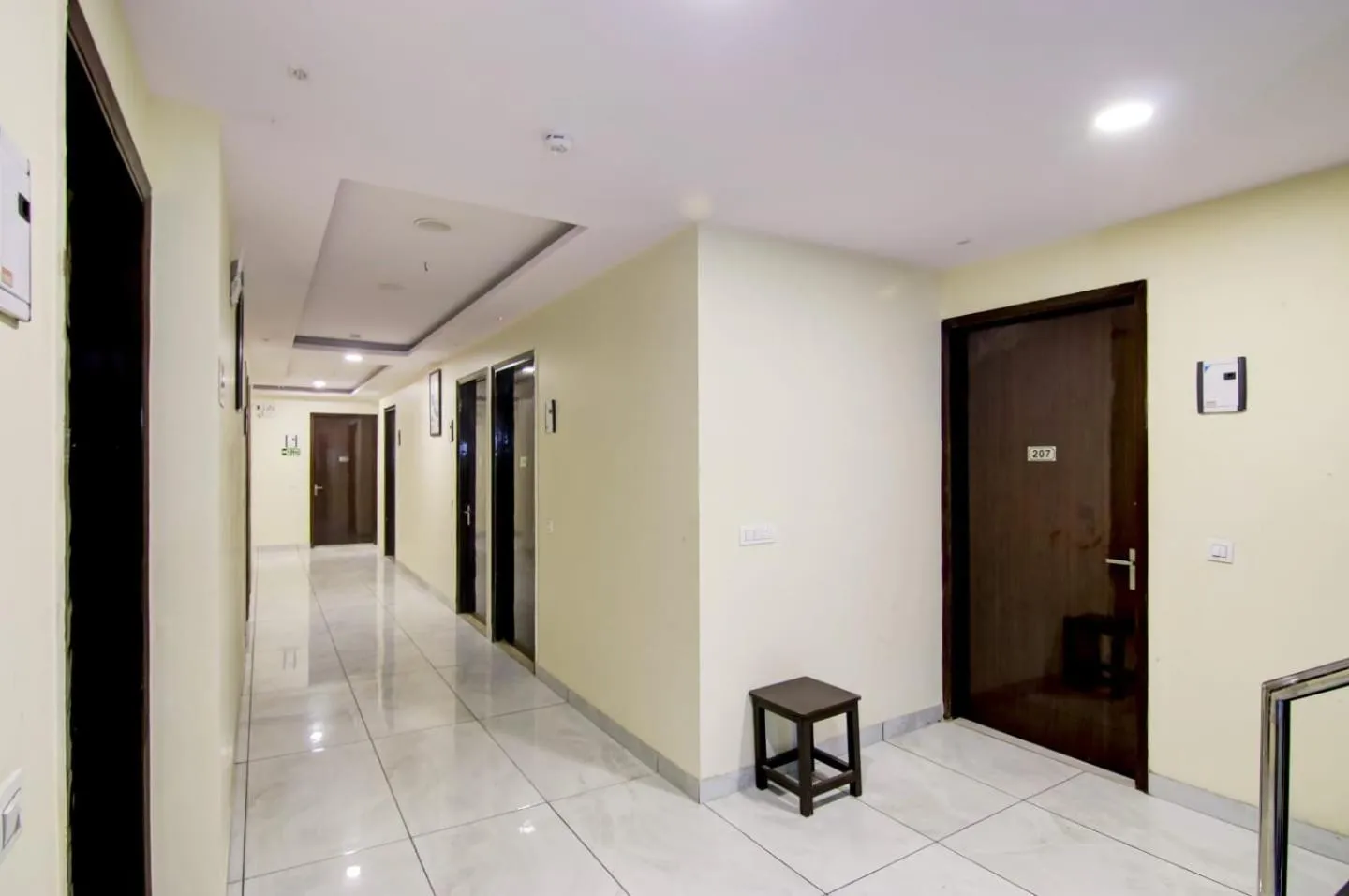 Hotel De Hocks Deluxe - New Delhi Railway Station