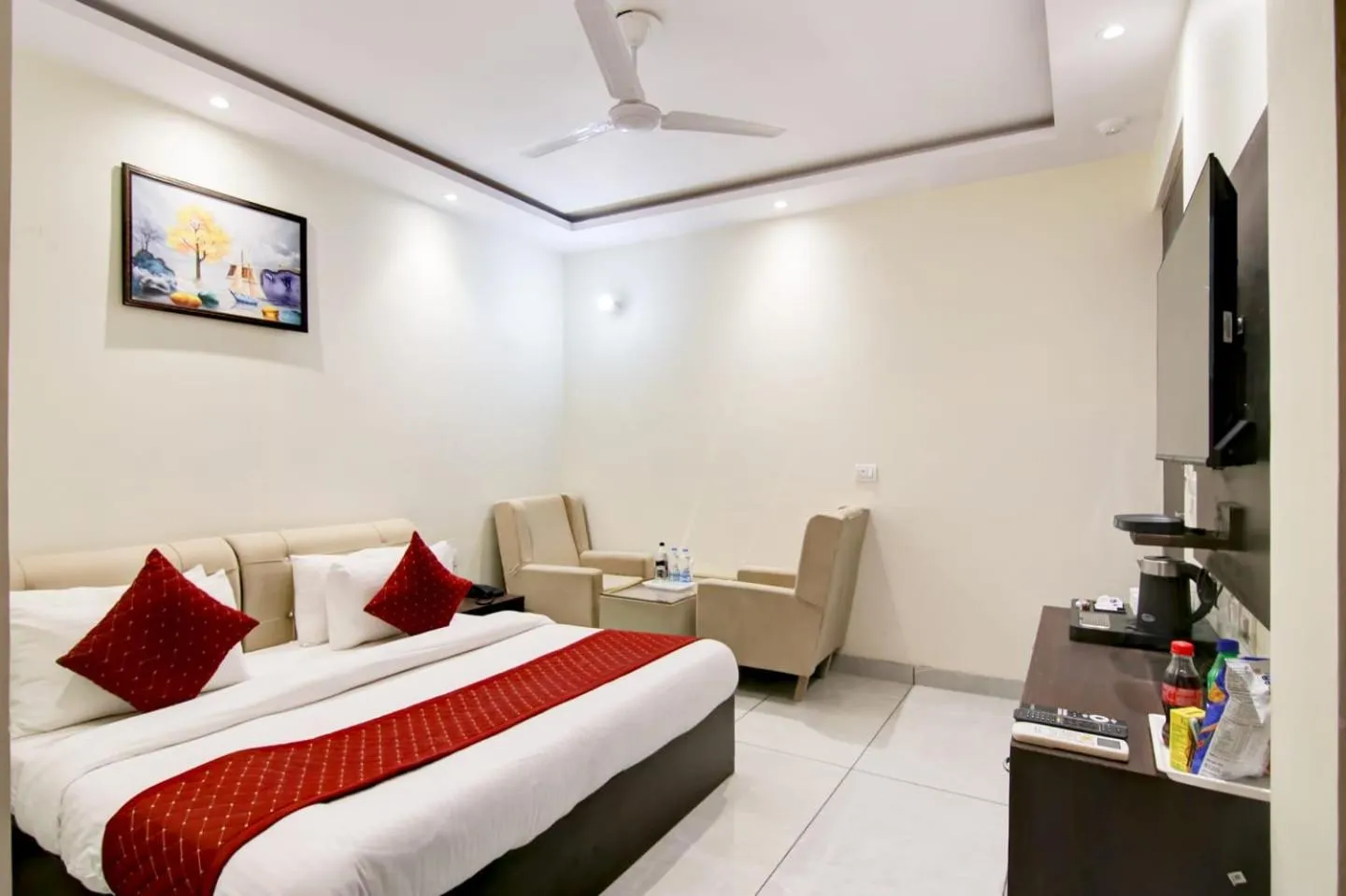 Bed in Hotel De Hocks Deluxe - New Delhi Railway Station