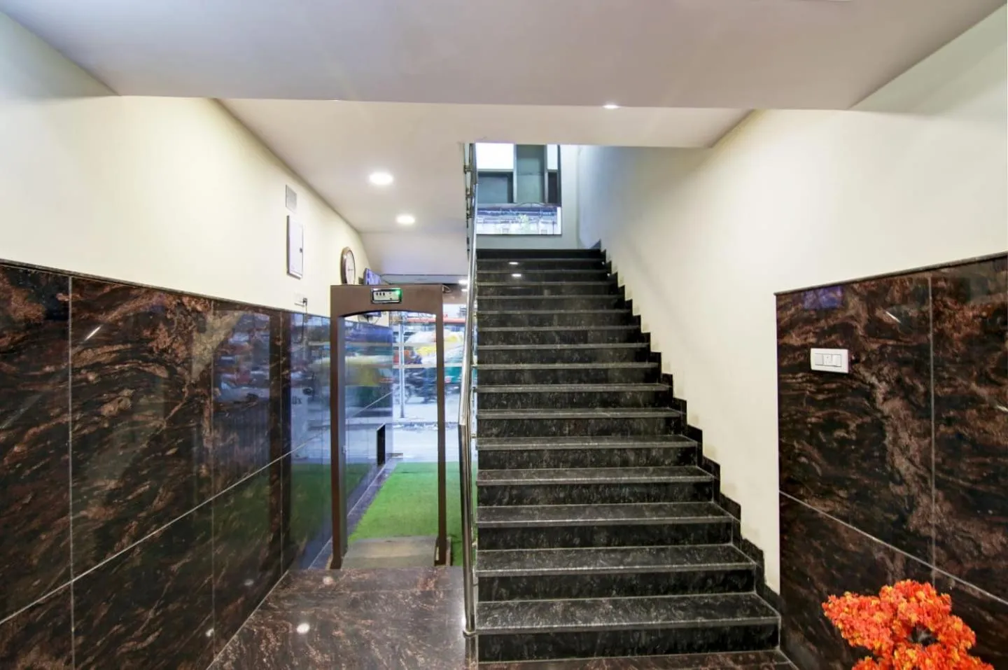 Hotel De Hocks Deluxe - New Delhi Railway Station