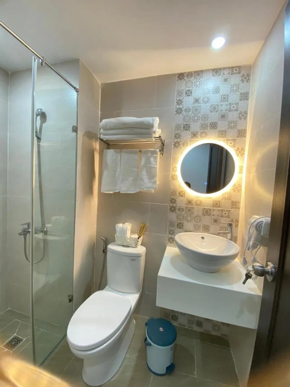 Shower in GOODTECH LUXURY Hotel & Apartment