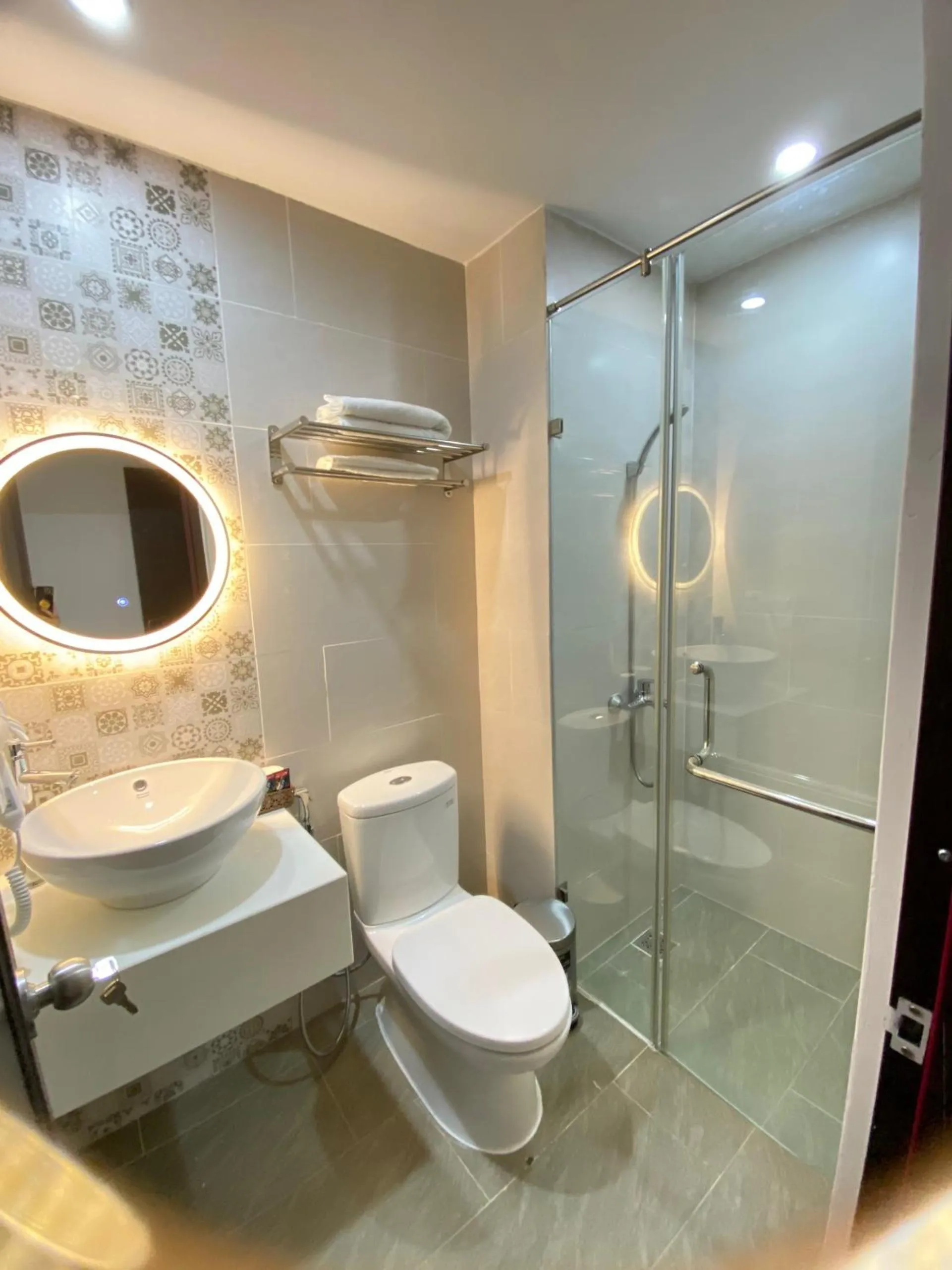 Toilet in GOODTECH LUXURY Hotel & Apartment