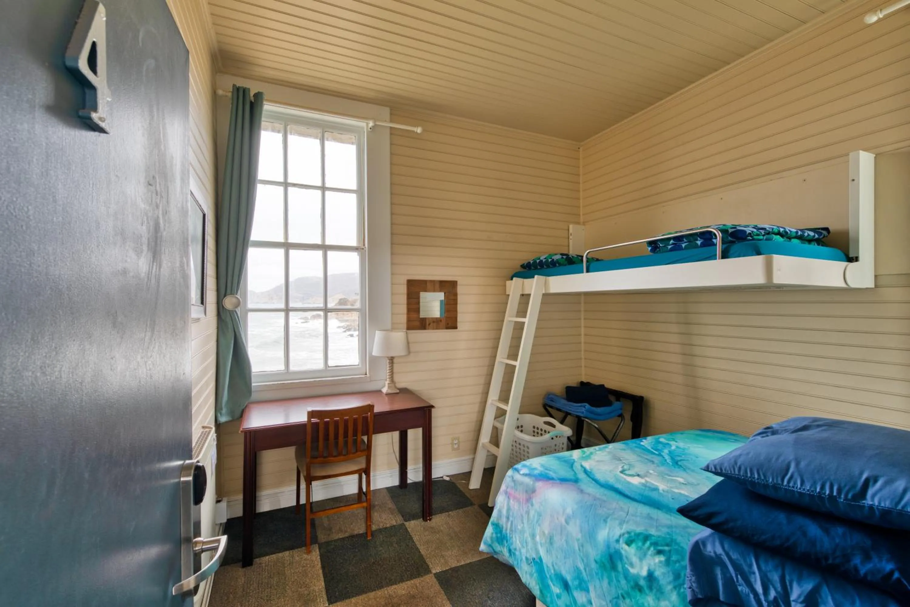 Bed in HI Point Montara Lighthouse