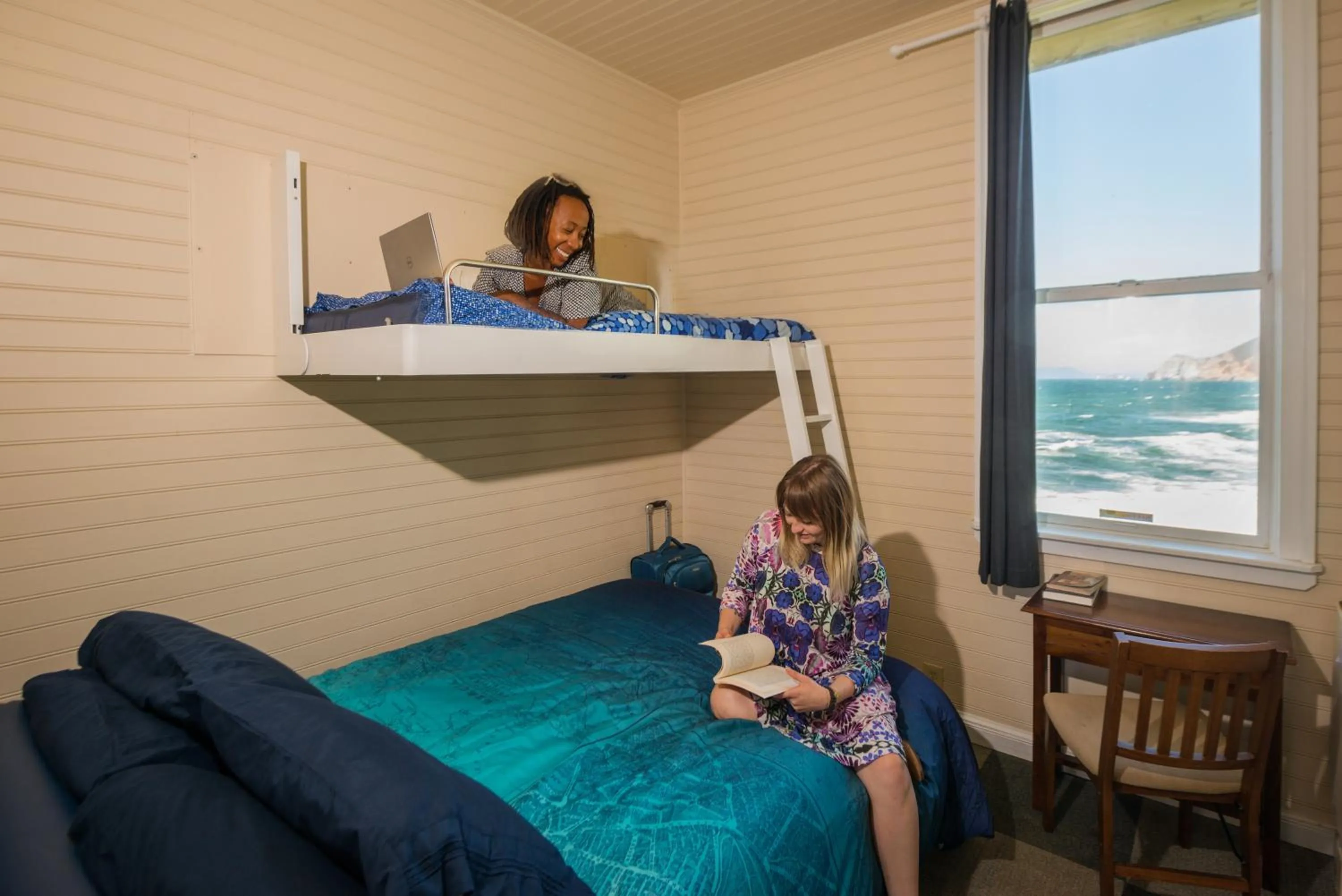 Bed in HI Point Montara Lighthouse