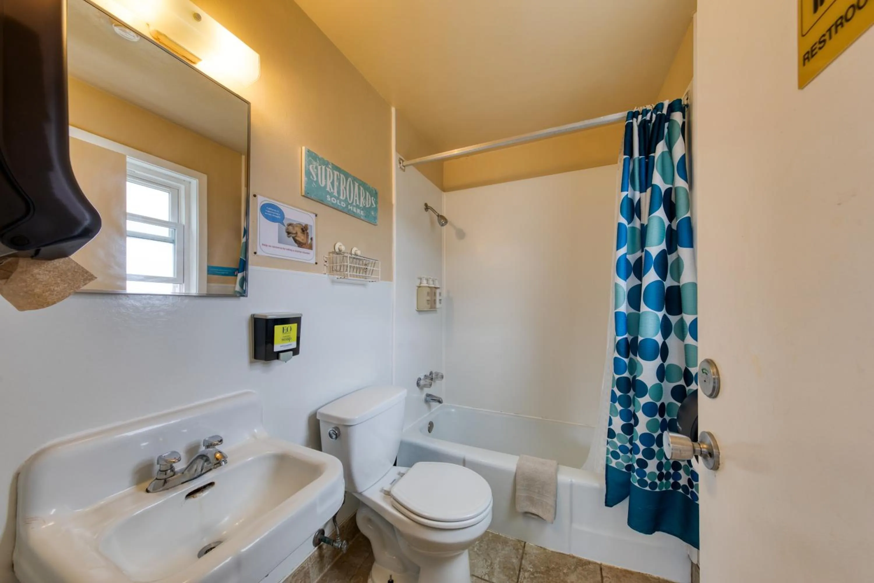 Bathroom in HI Point Montara Lighthouse