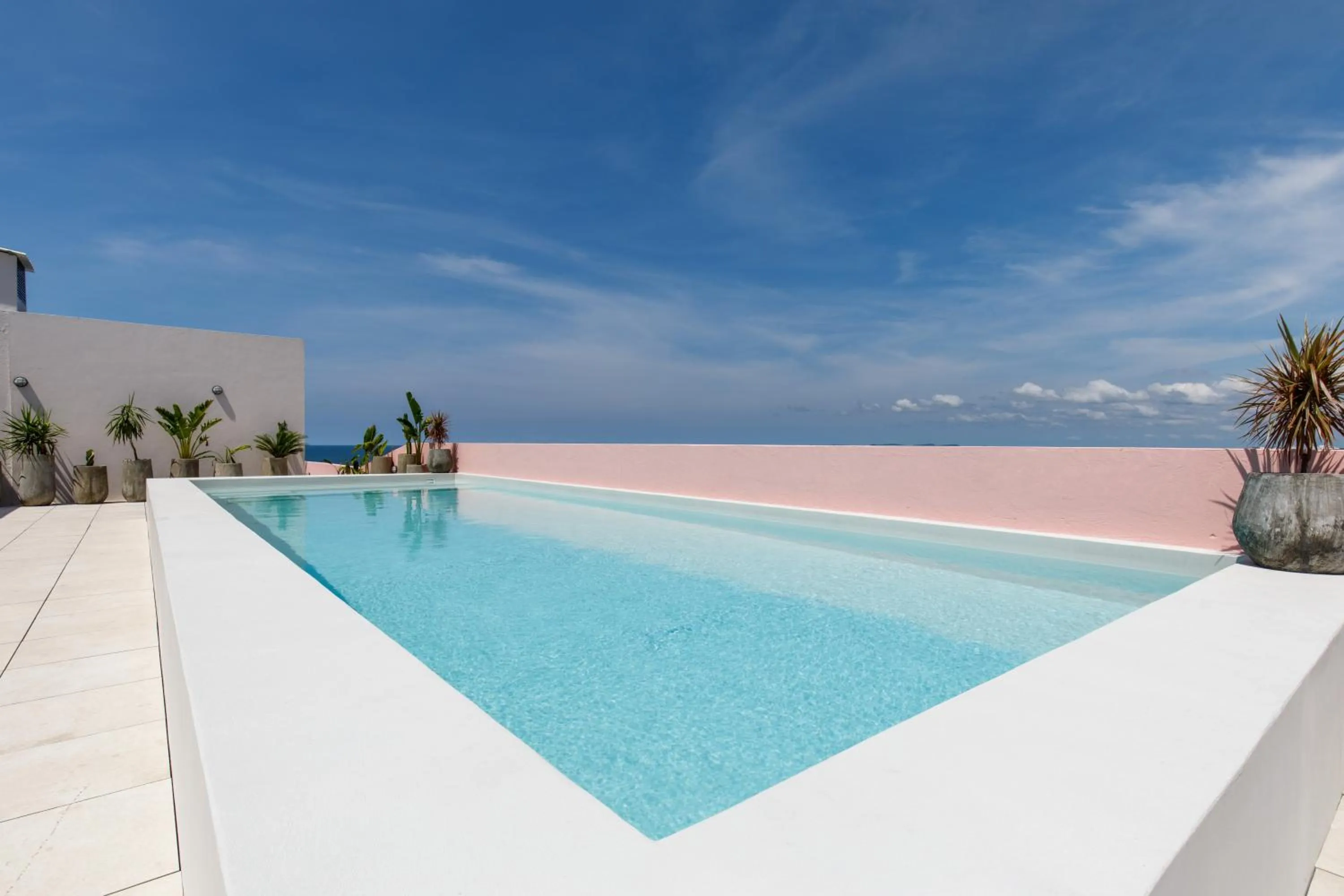 Pool view in Bondo Estudio