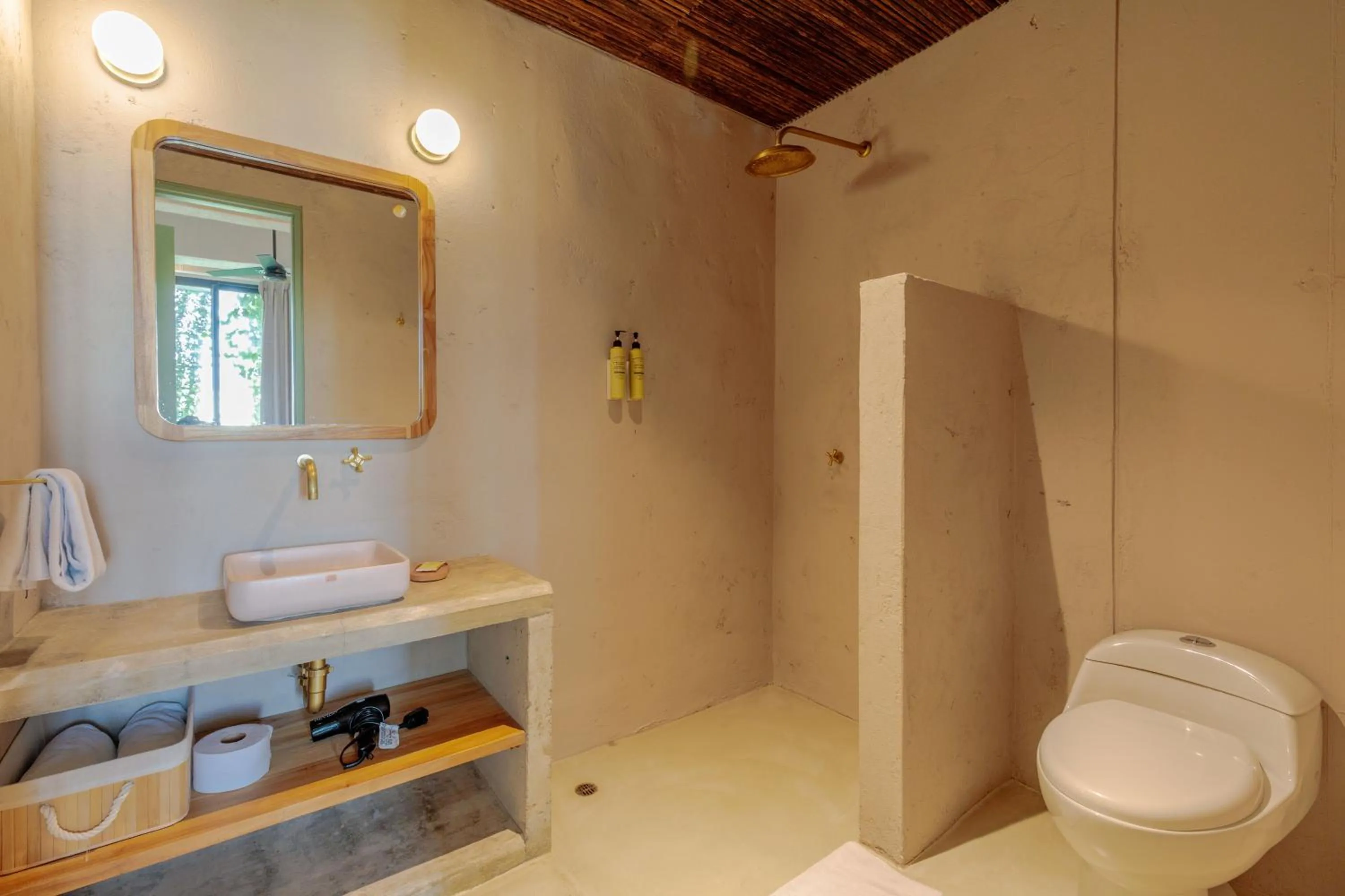 Bathroom in Bondo Estudio