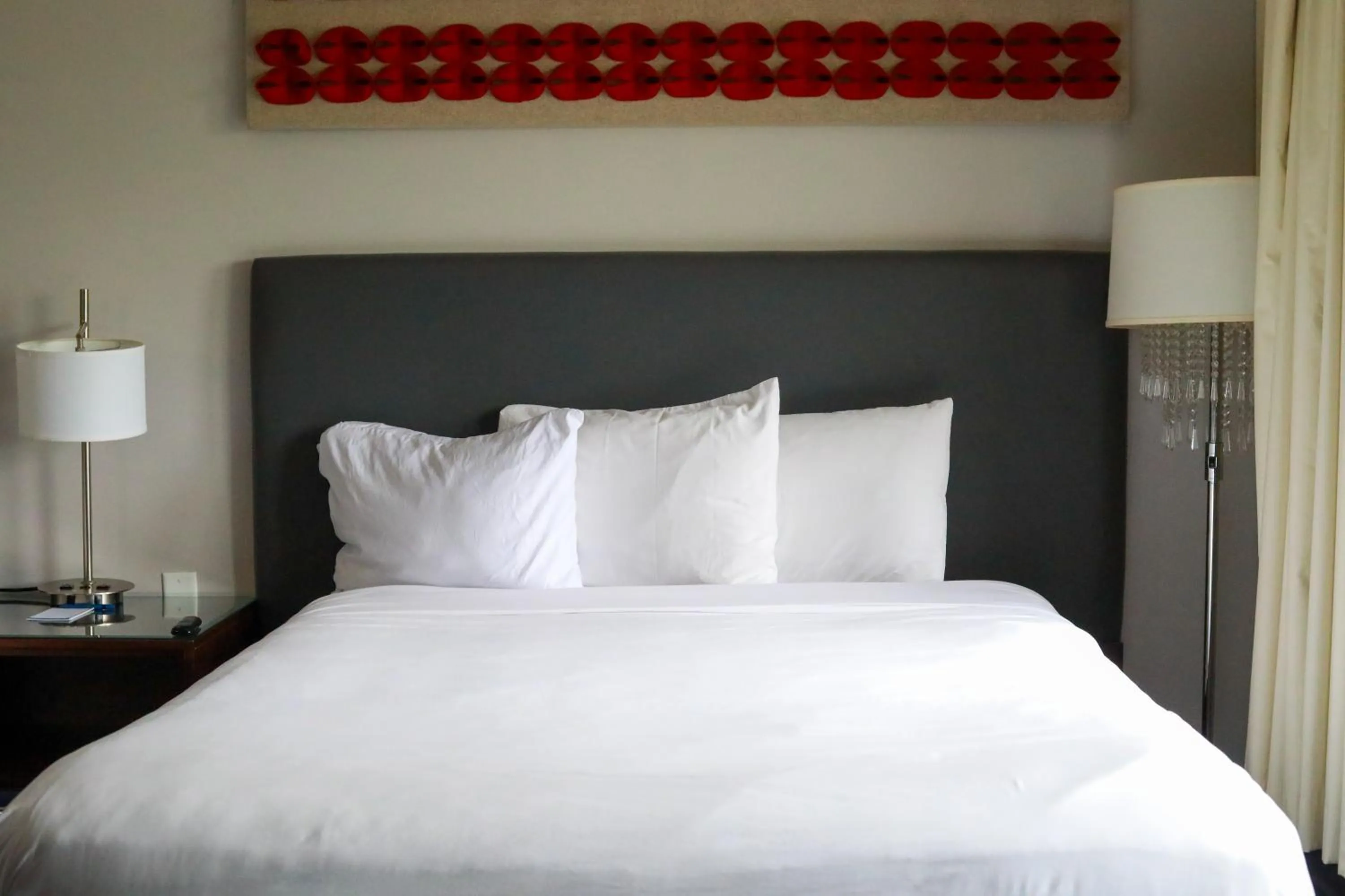 Bed in Illini Inn & Suites