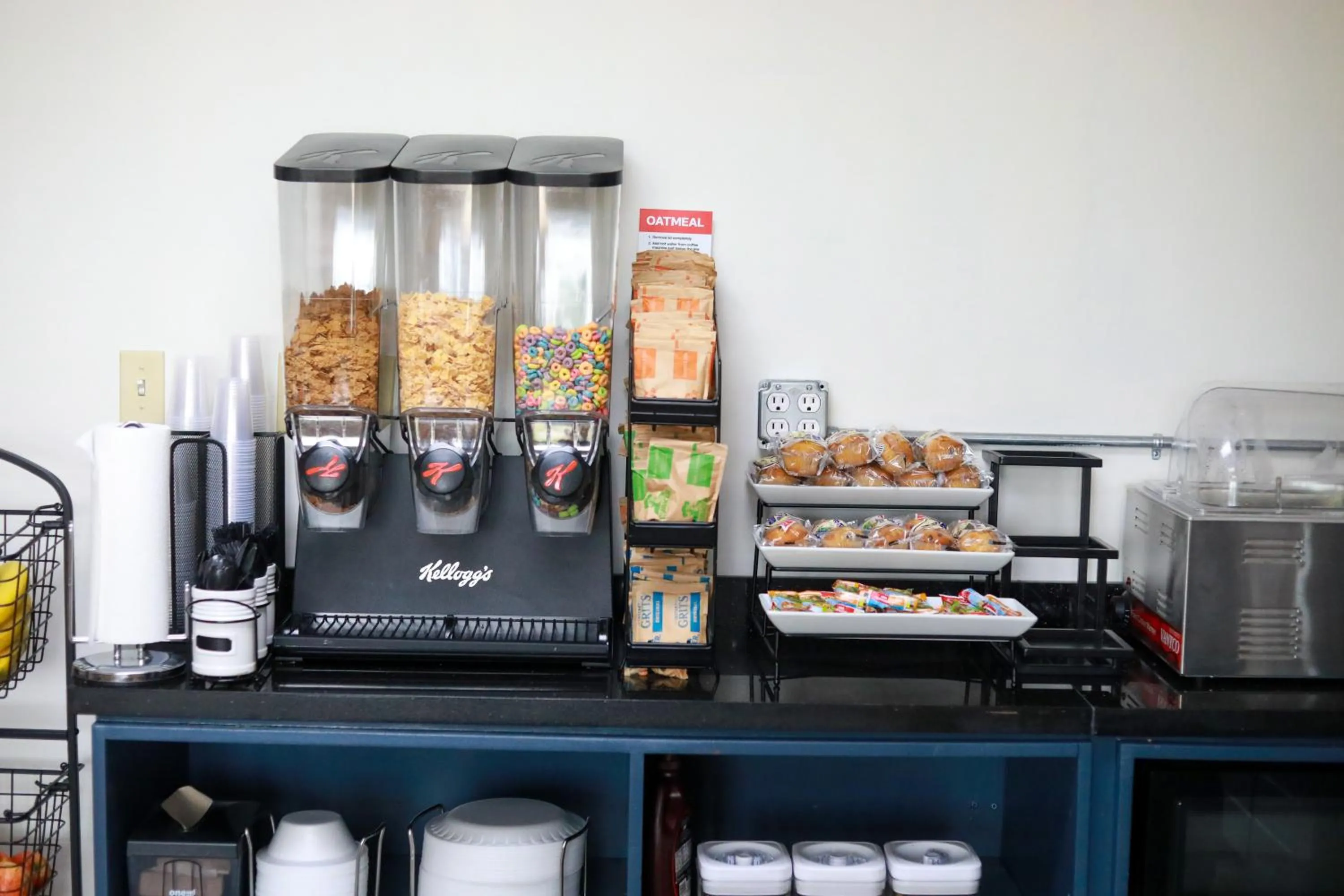 Breakfast in Illini Inn & Suites