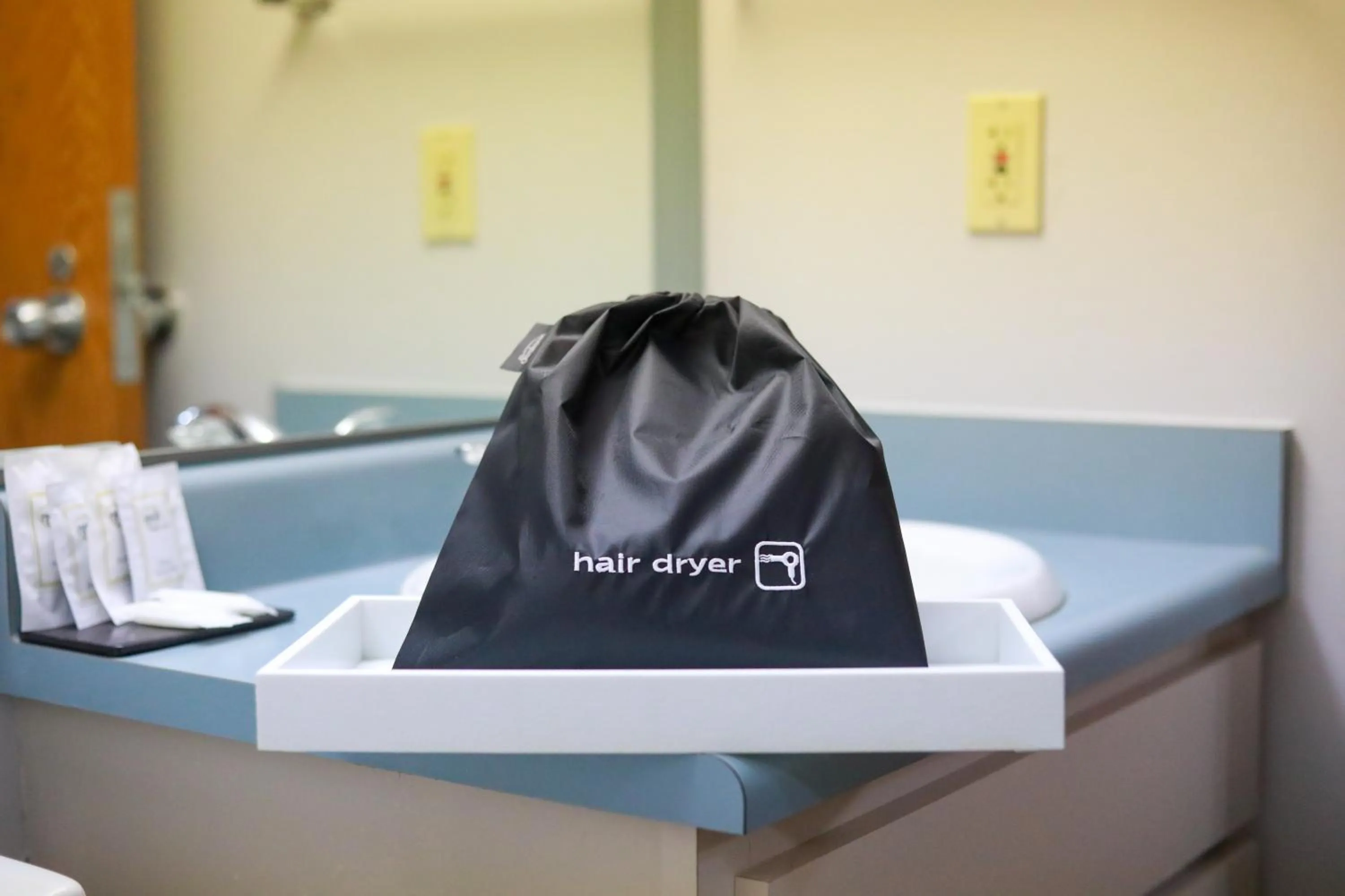 hair dryier in Illini Inn & Suites