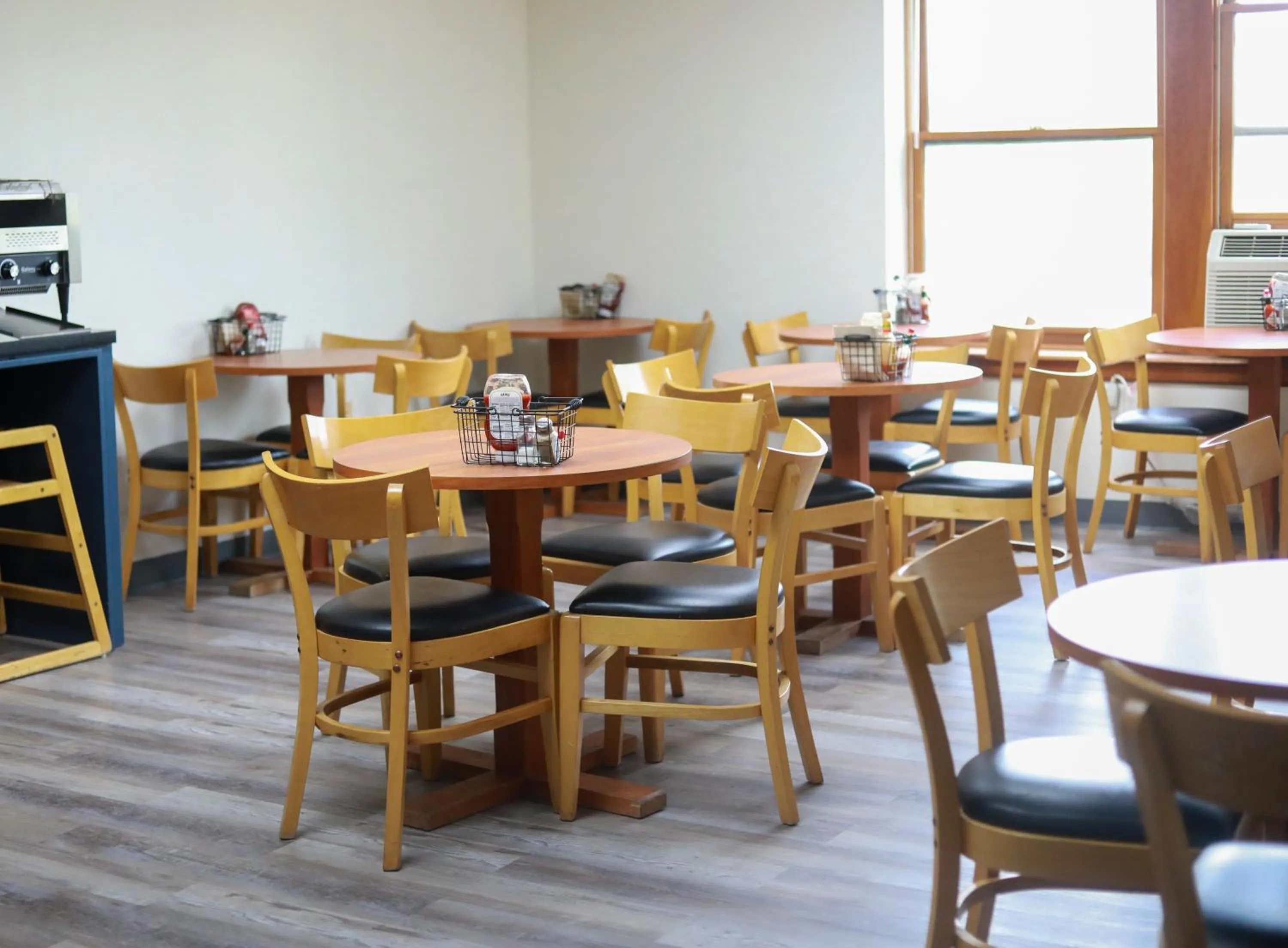 Continental breakfast in Illini Inn & Suites