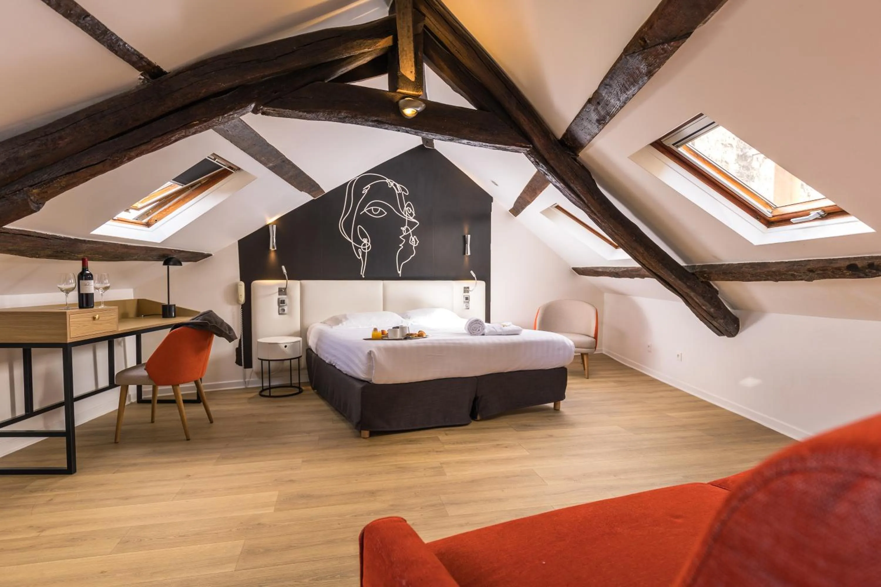 Photo of the whole room, Bed in Hôtel Montparnasse Saint Germain