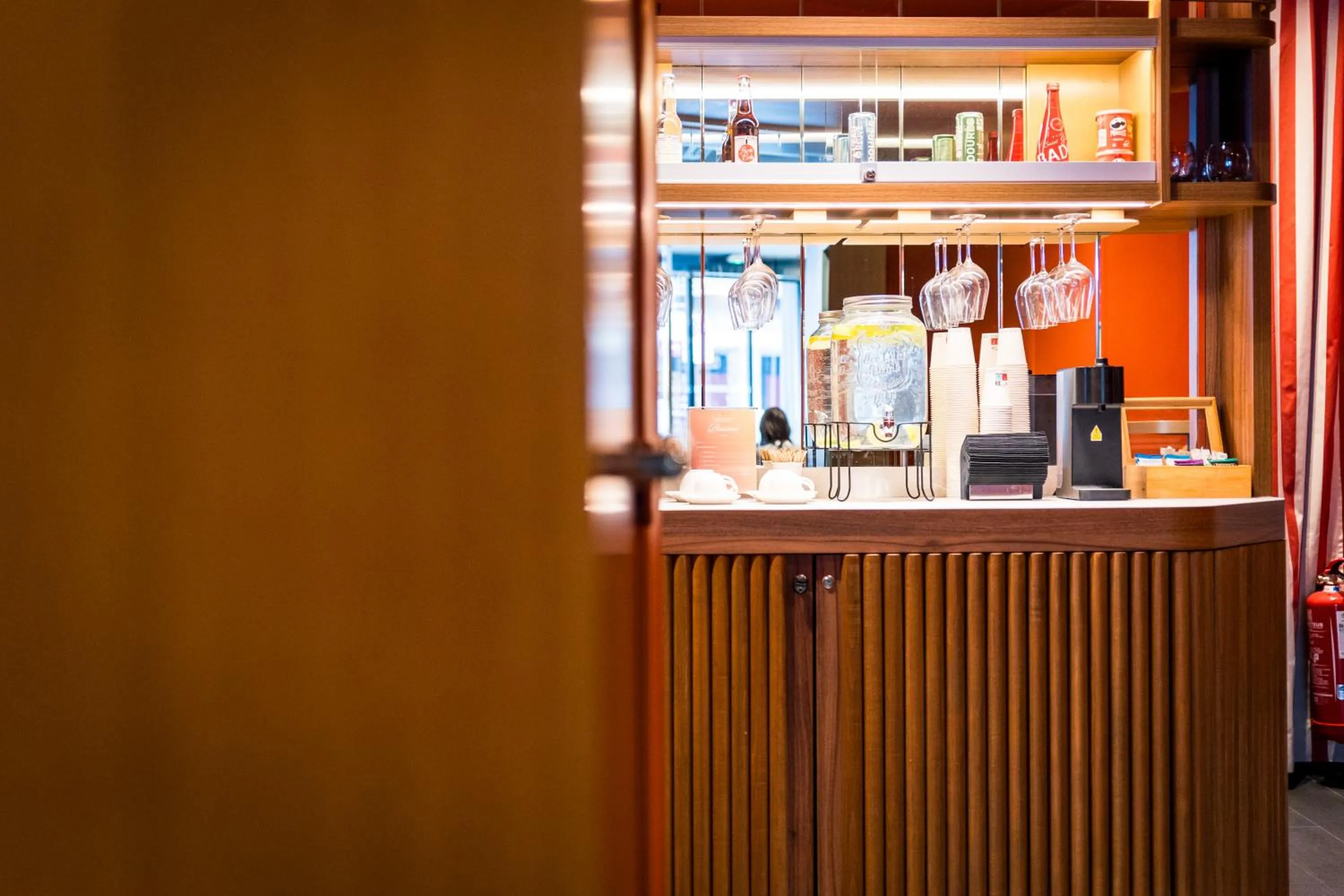 Lounge or bar in Hôtel Montparnasse Saint Germain