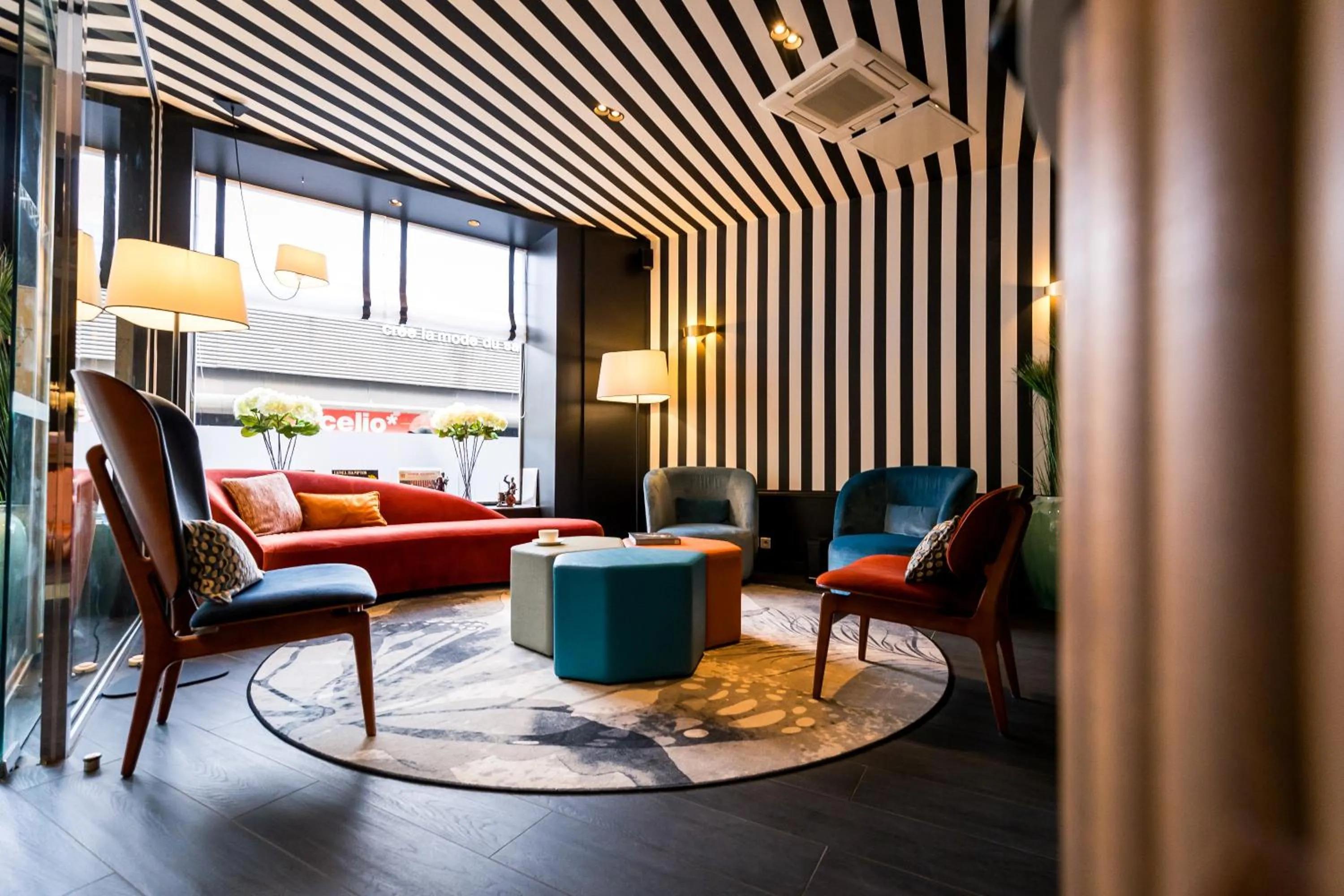 Seating area in Hôtel Montparnasse Saint Germain