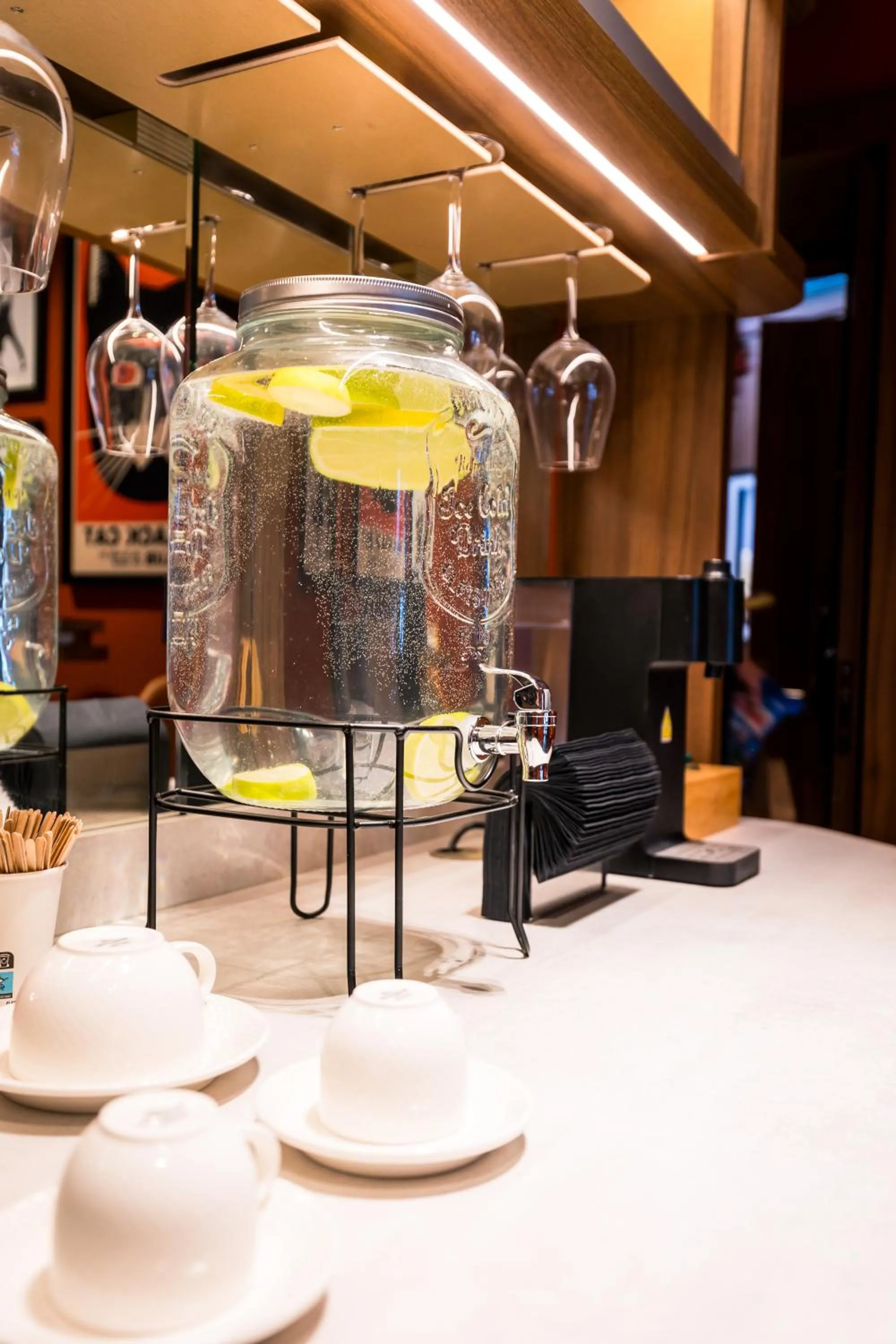 Lounge or bar in Hôtel Montparnasse Saint Germain