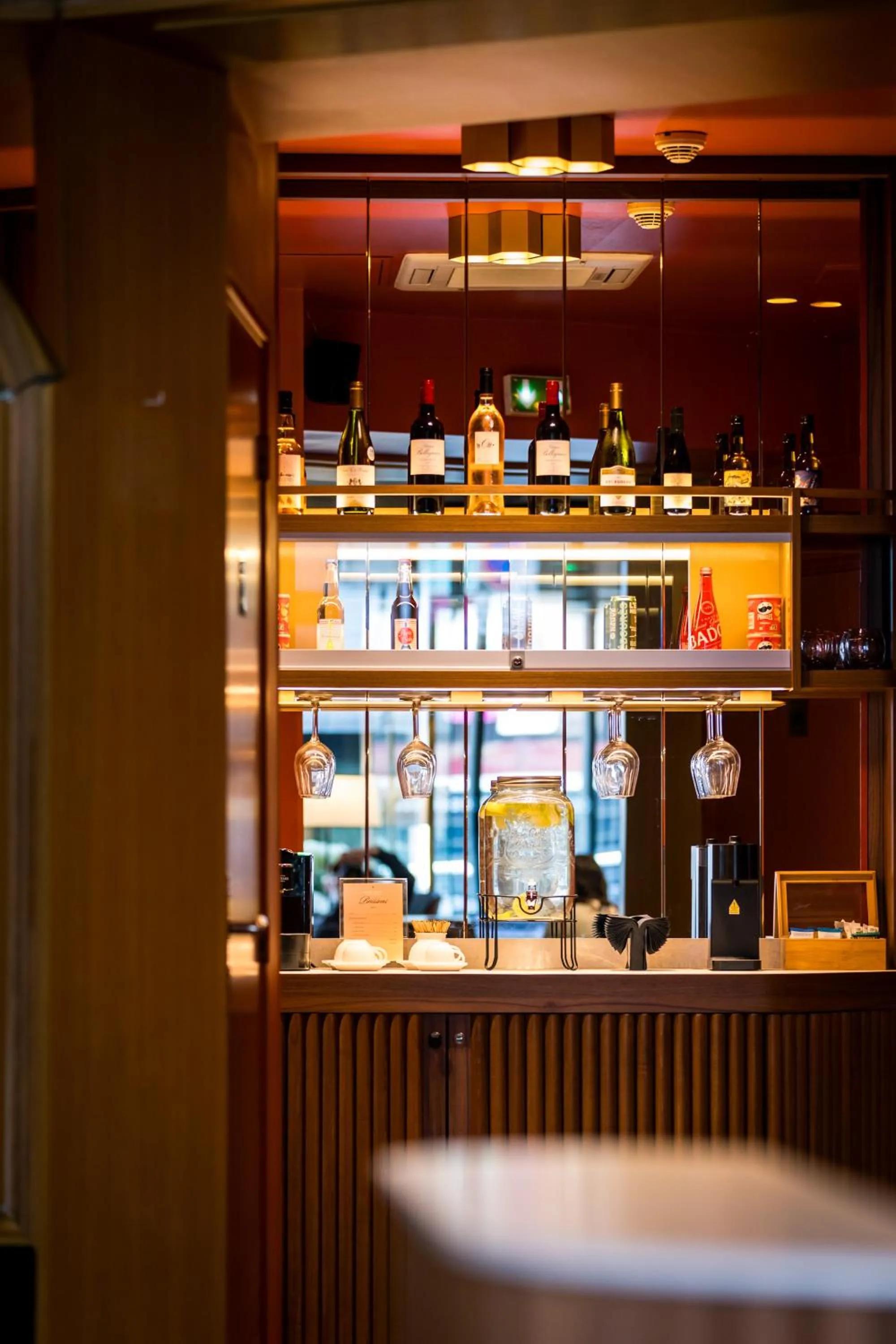 Lounge or bar in Hôtel Montparnasse Saint Germain