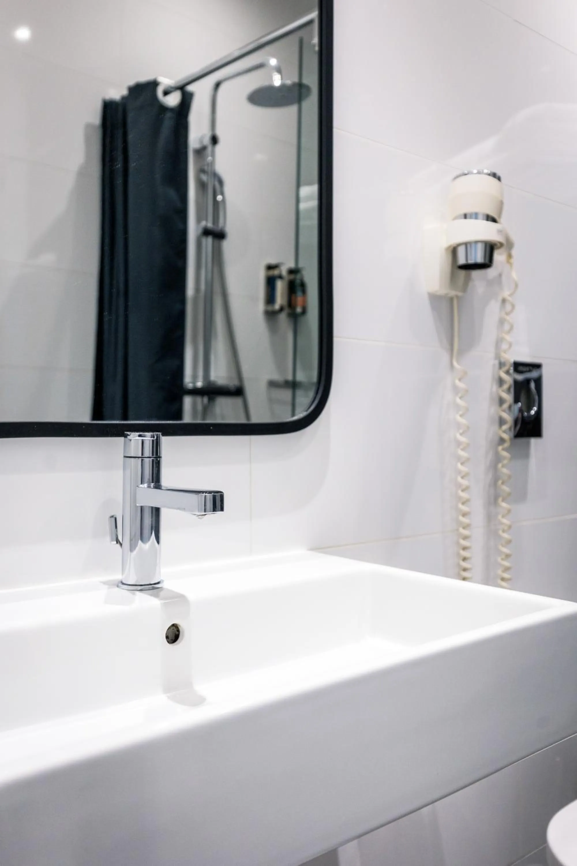 Bathroom in Hôtel Montparnasse Saint Germain