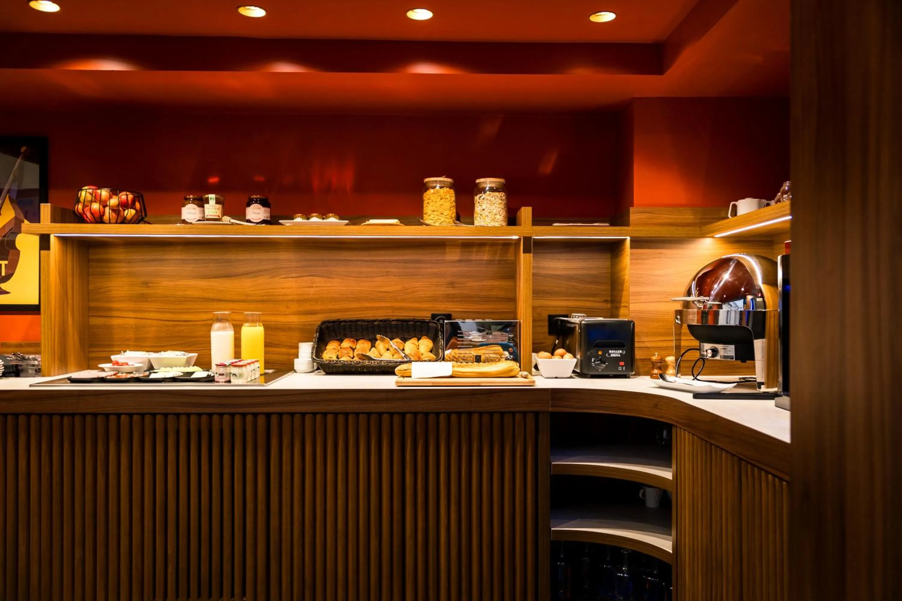 Breakfast in Hôtel Montparnasse Saint Germain