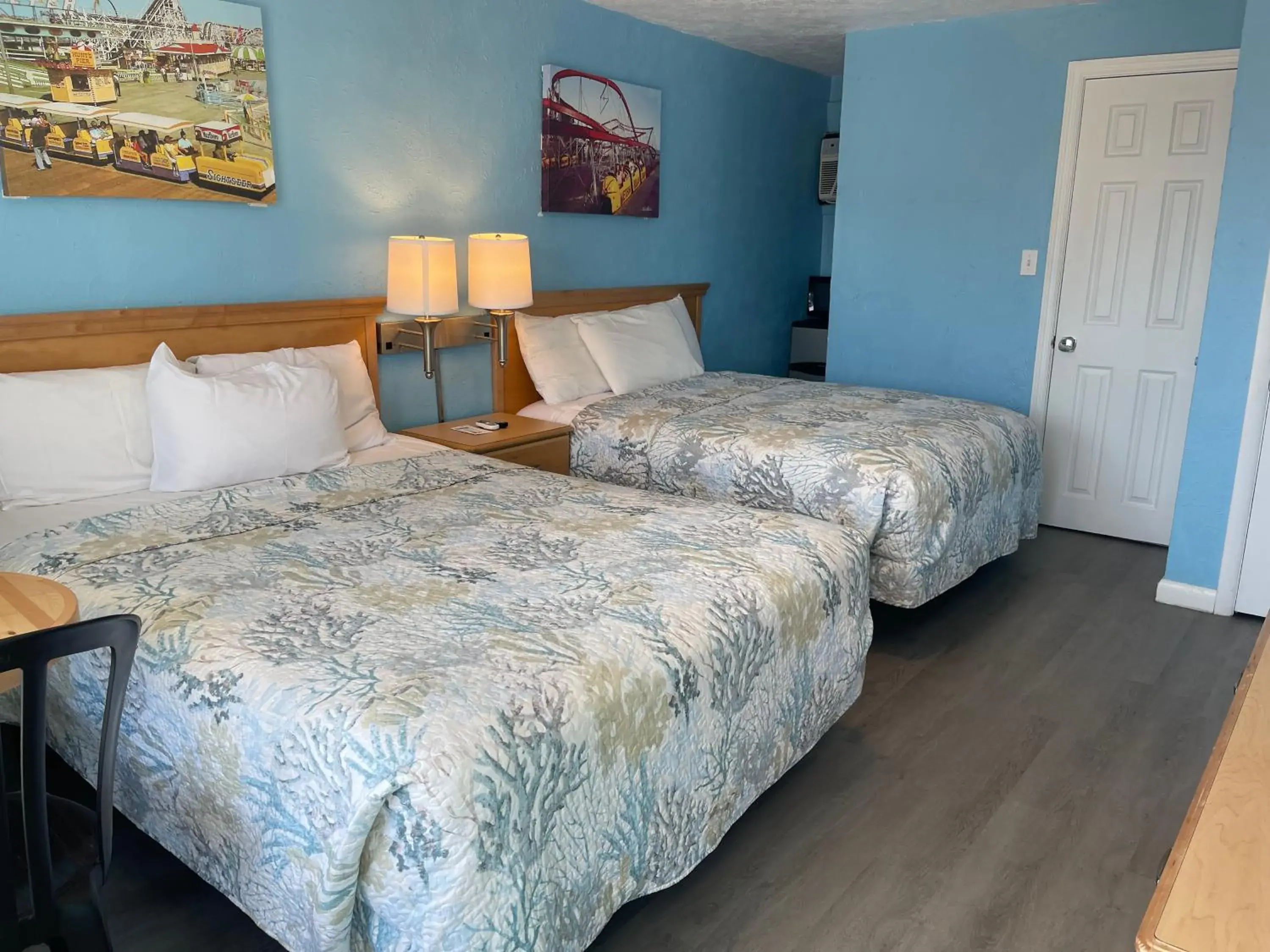 Double Room in Surfcomber Motel Double Room in Surfcomber Motel