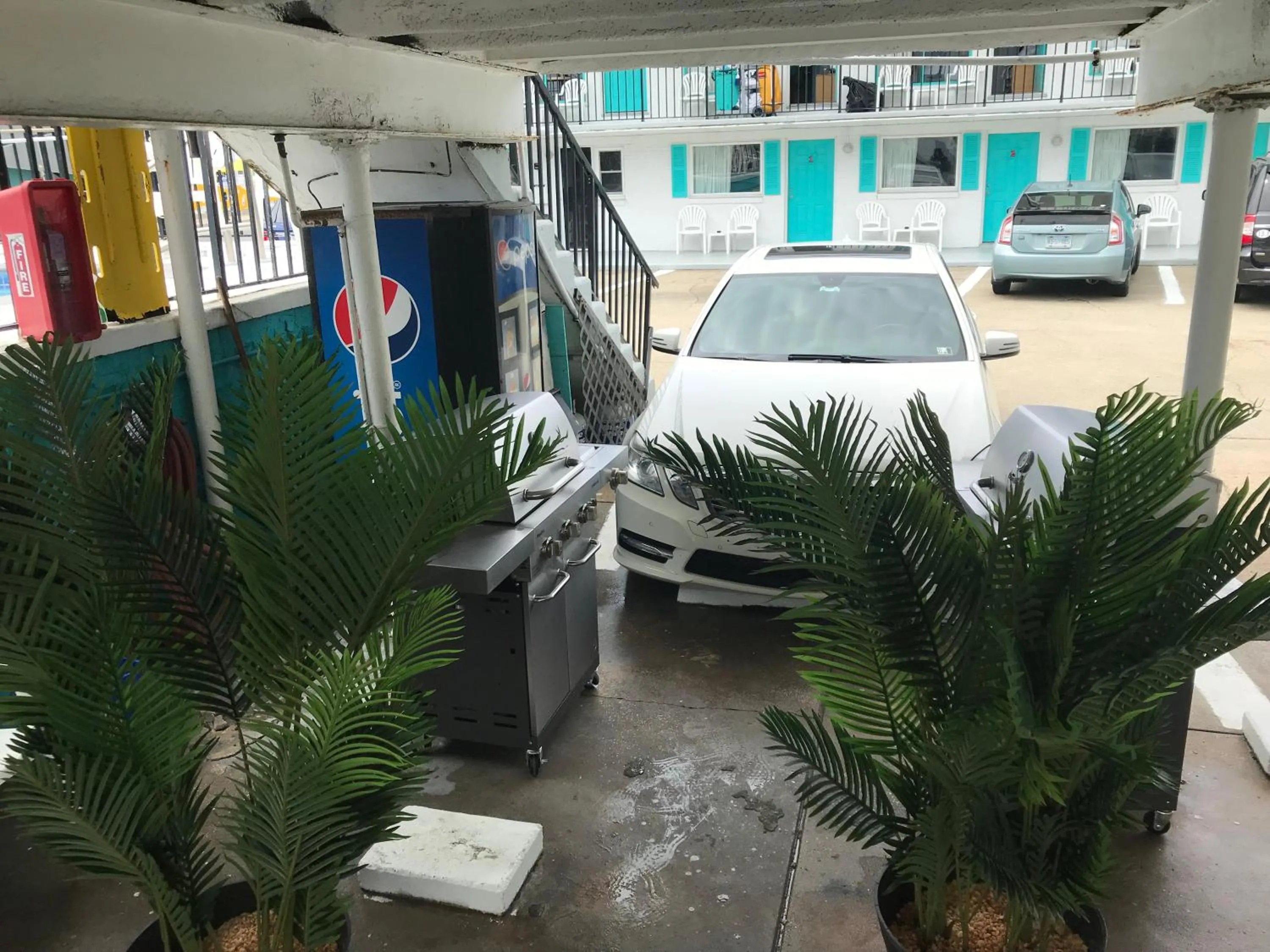 Property building in Surfcomber Motel