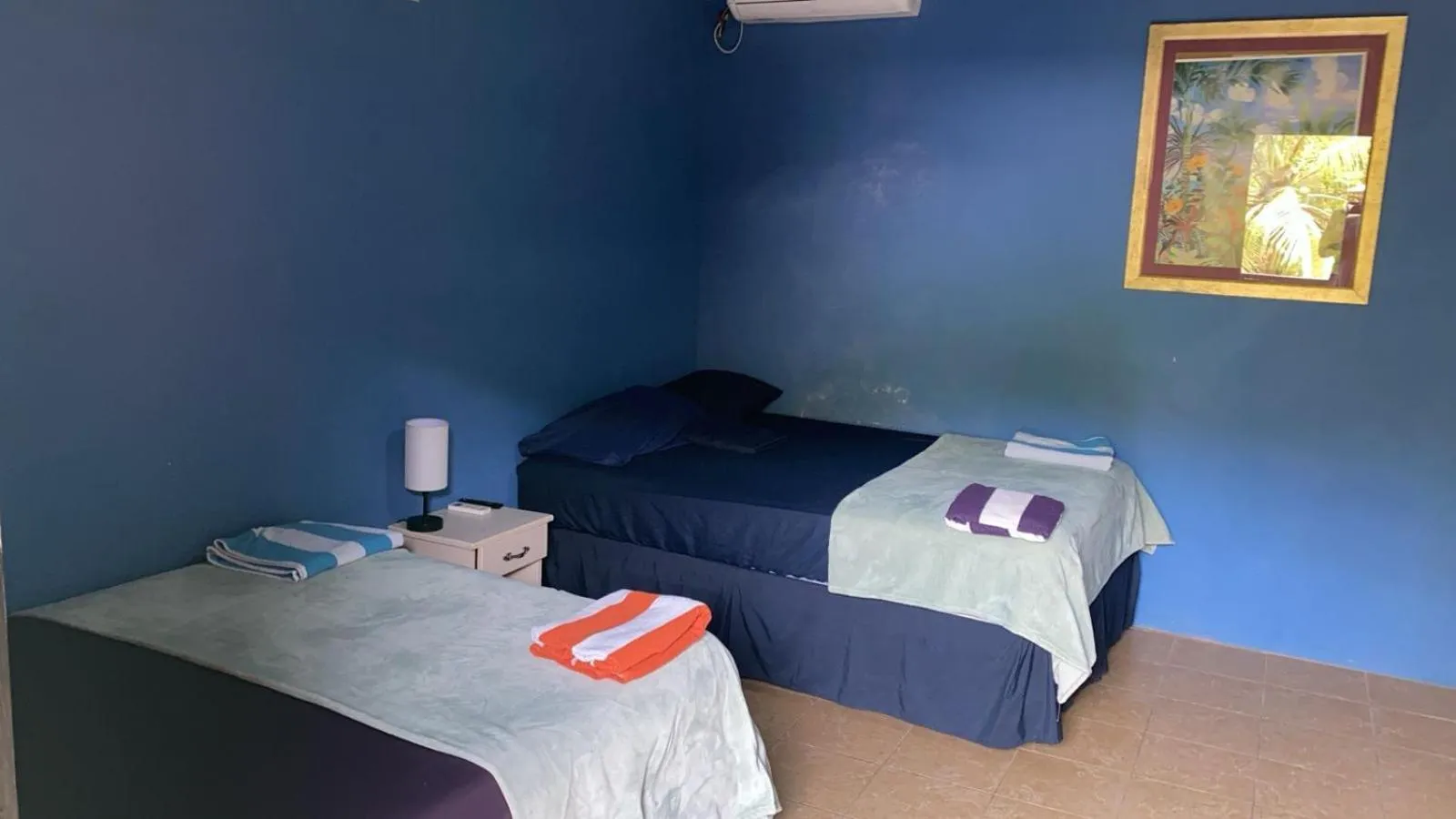 Bed in Airport Inn Roatan