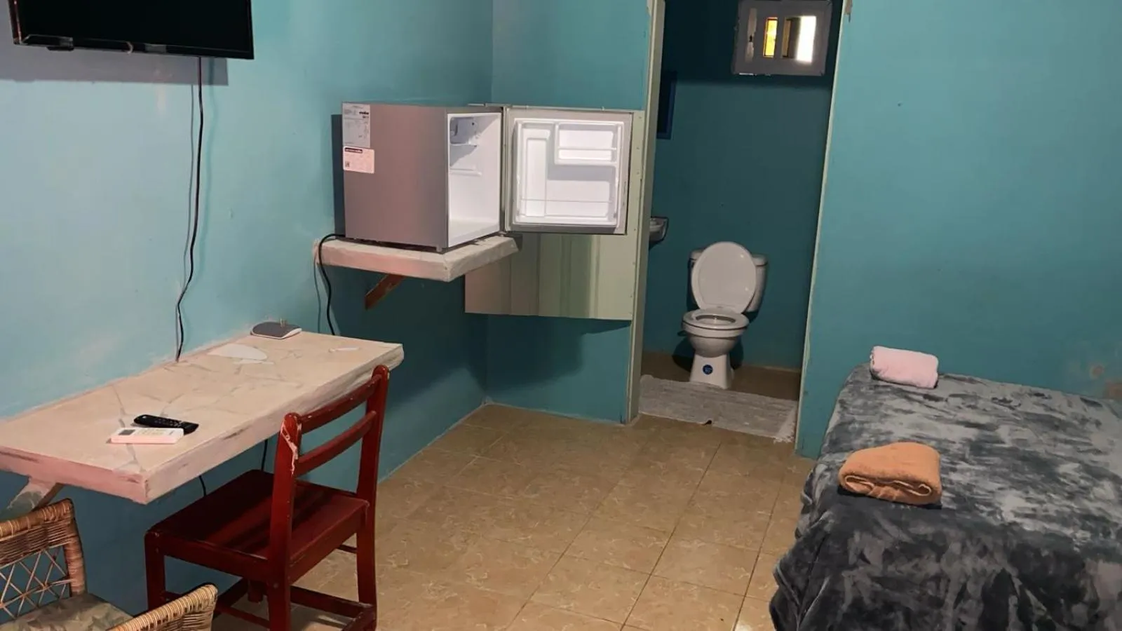 Bed in Airport Inn Roatan