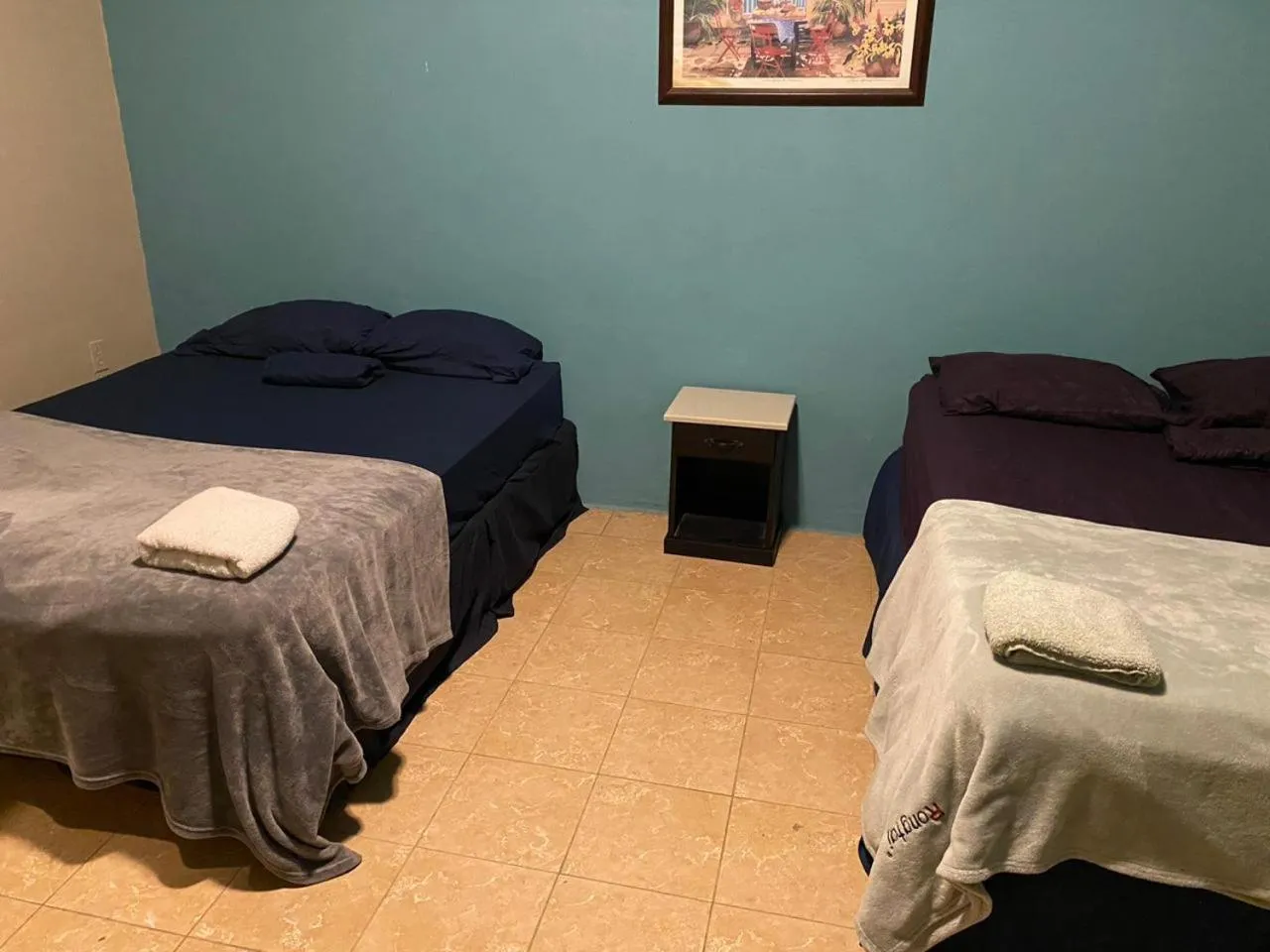 Bed in Airport Inn Roatan