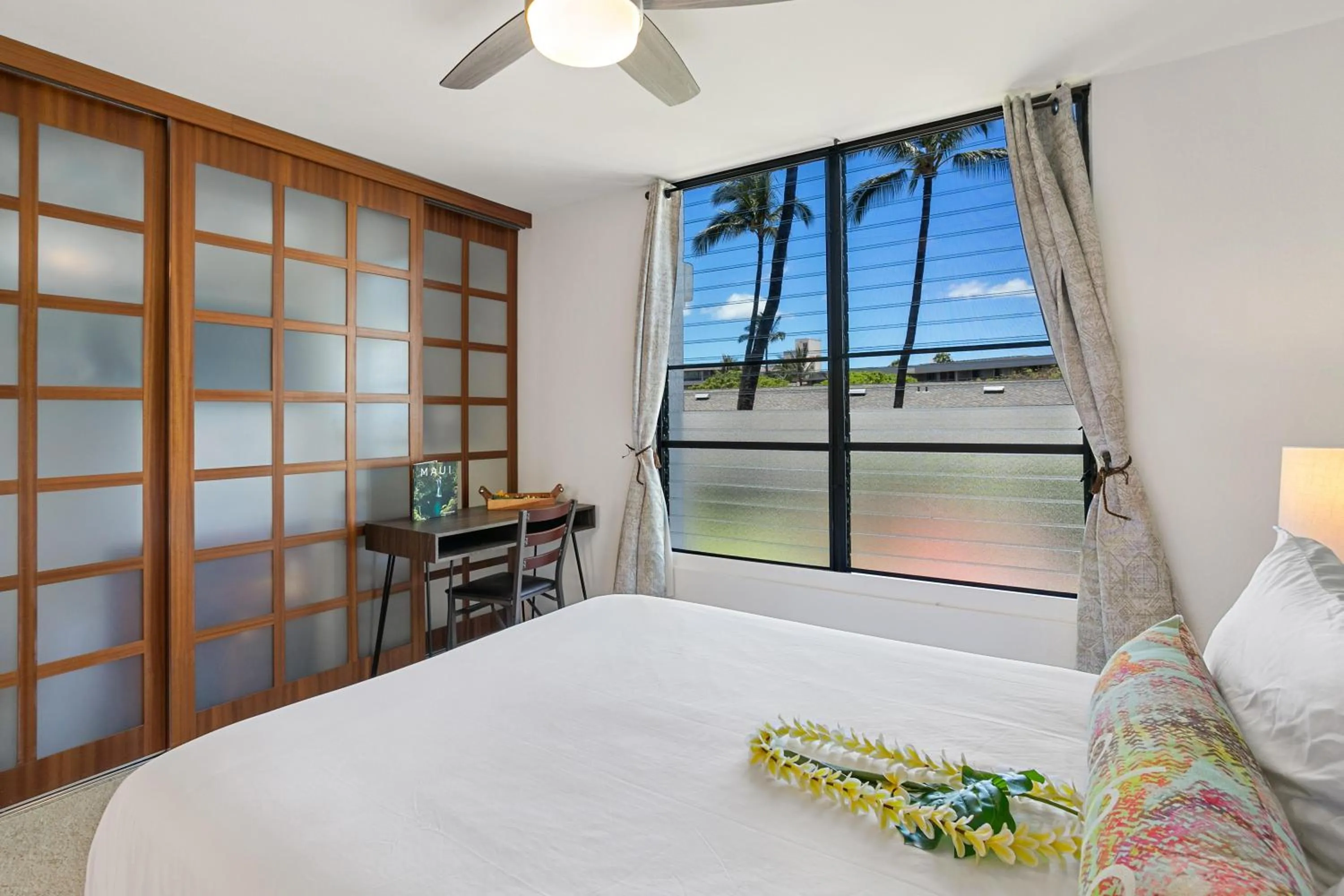 Bed in Kihei Akahi C302