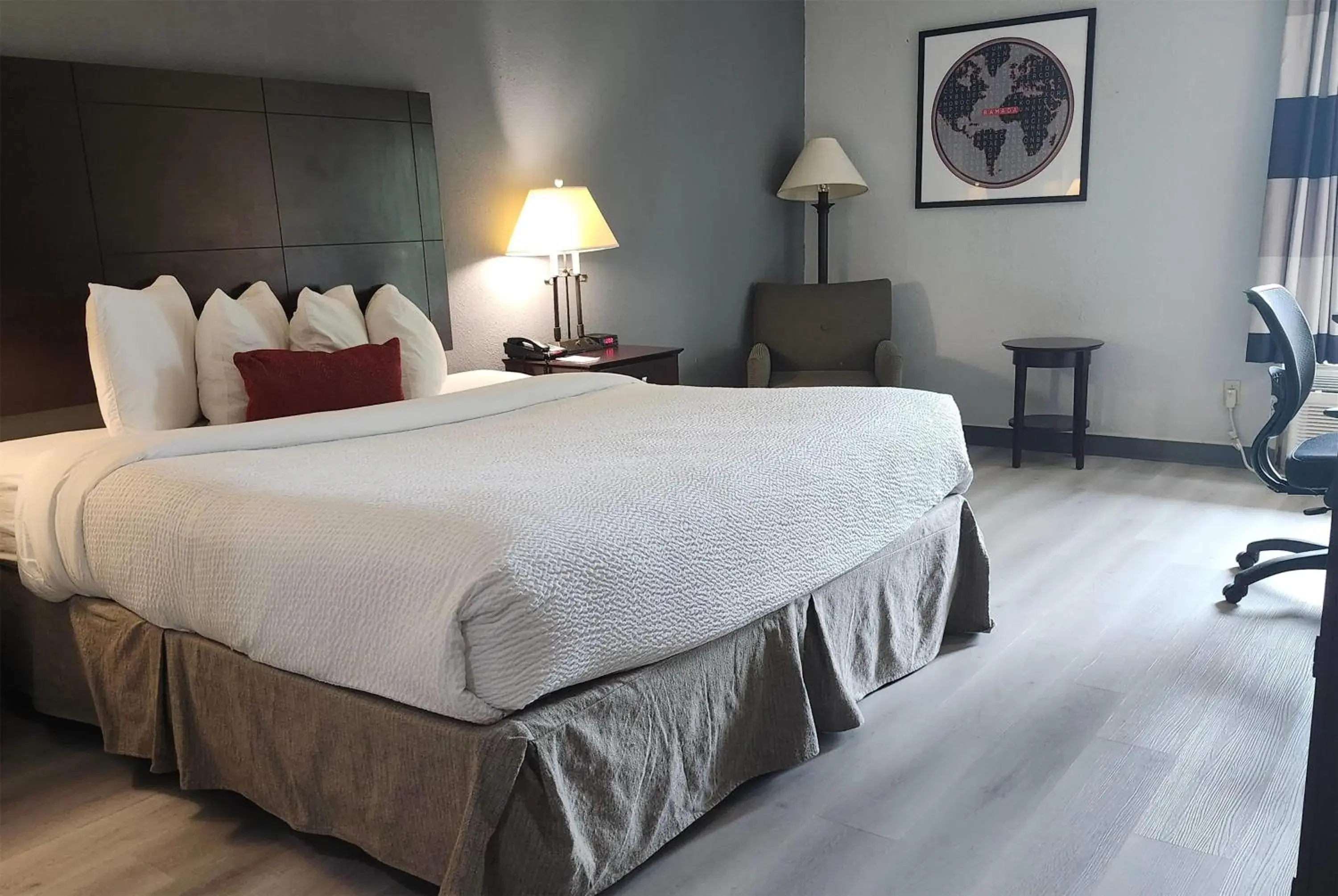 King Room - Non-Smoking in Ramada by Wyndham Luling King Room - Non-Smoking in Ramada by Wyndham Luling