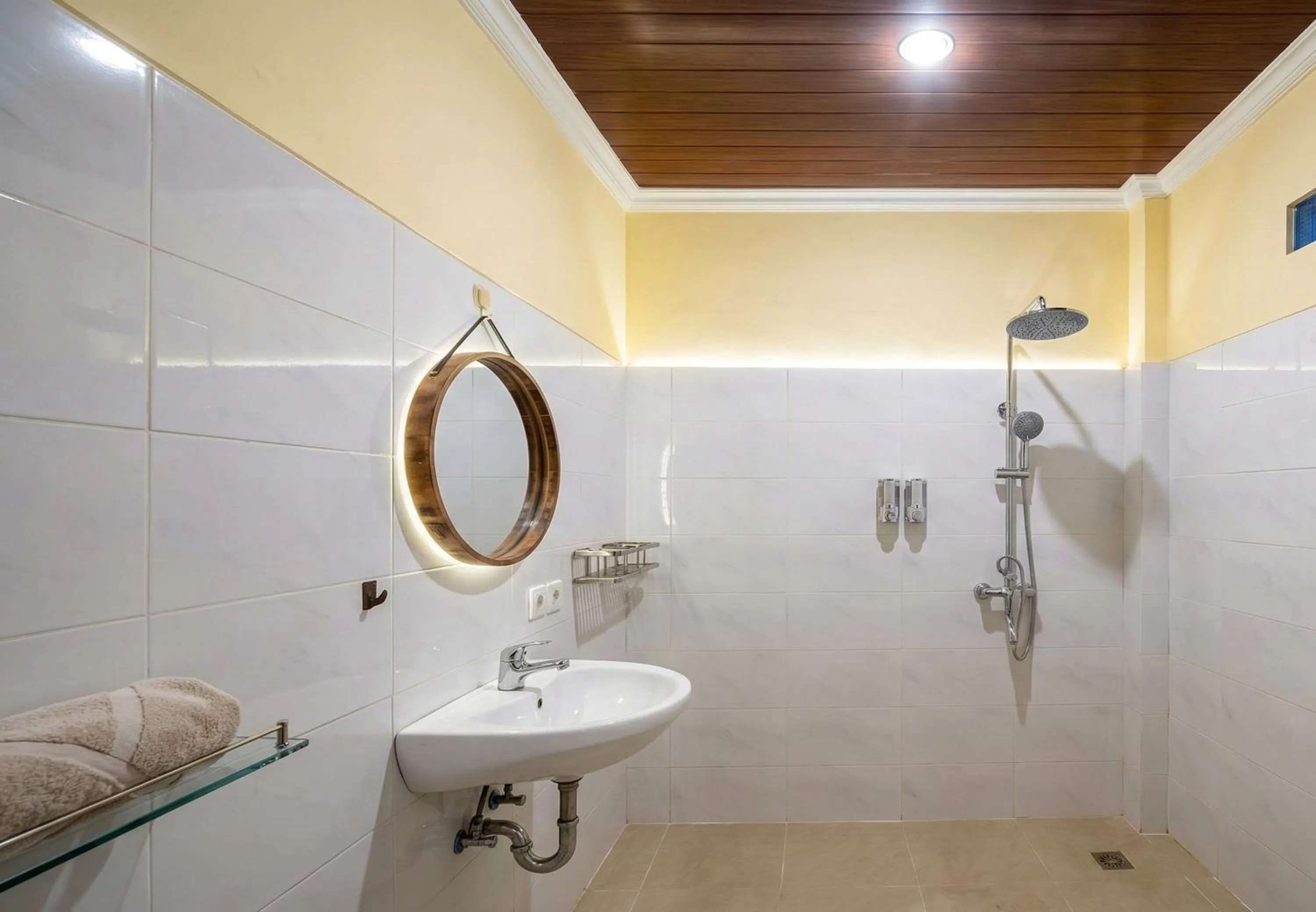 Shower in Moonlight Bisma