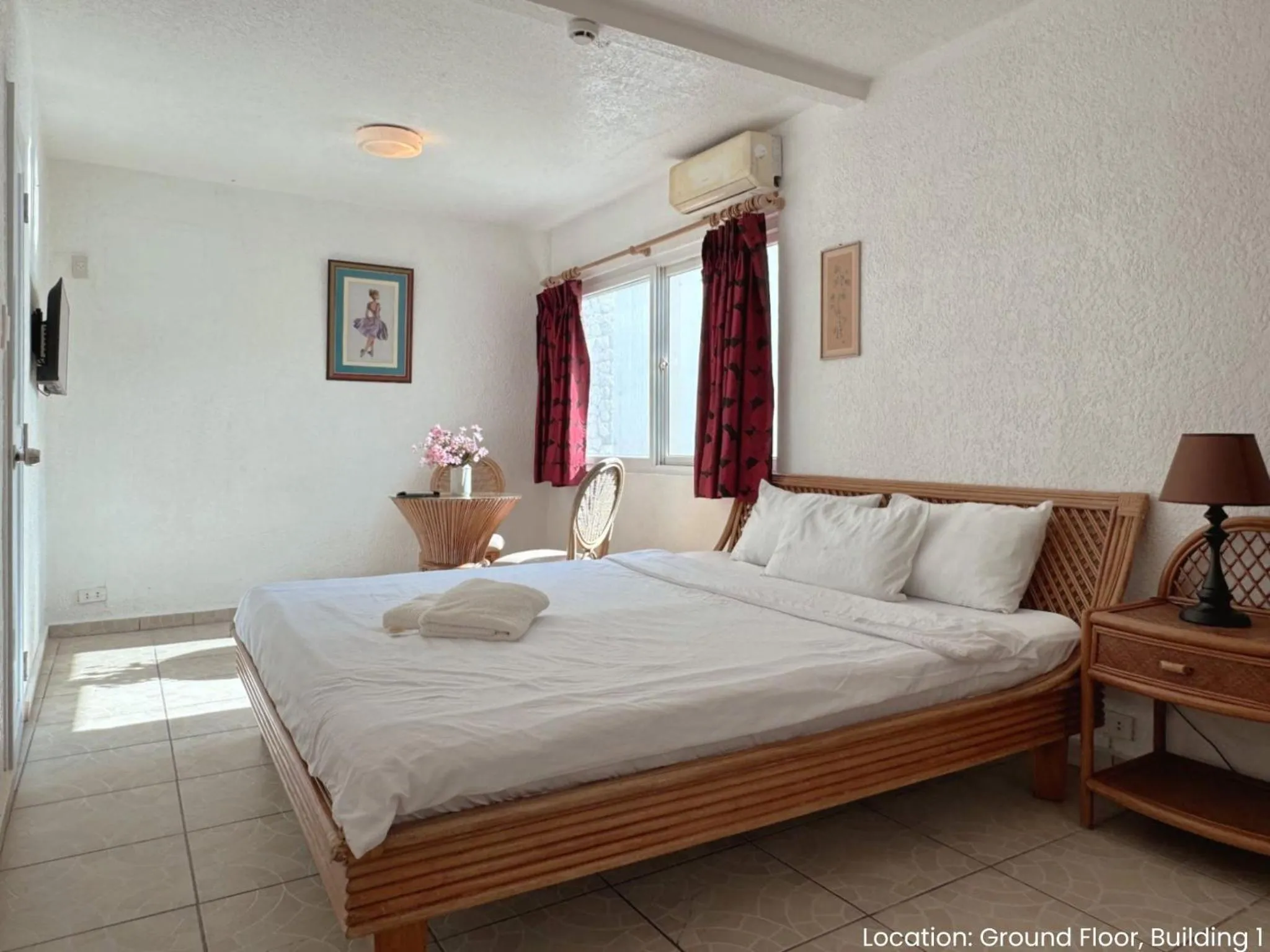 Bed in Sunset Beach Resort