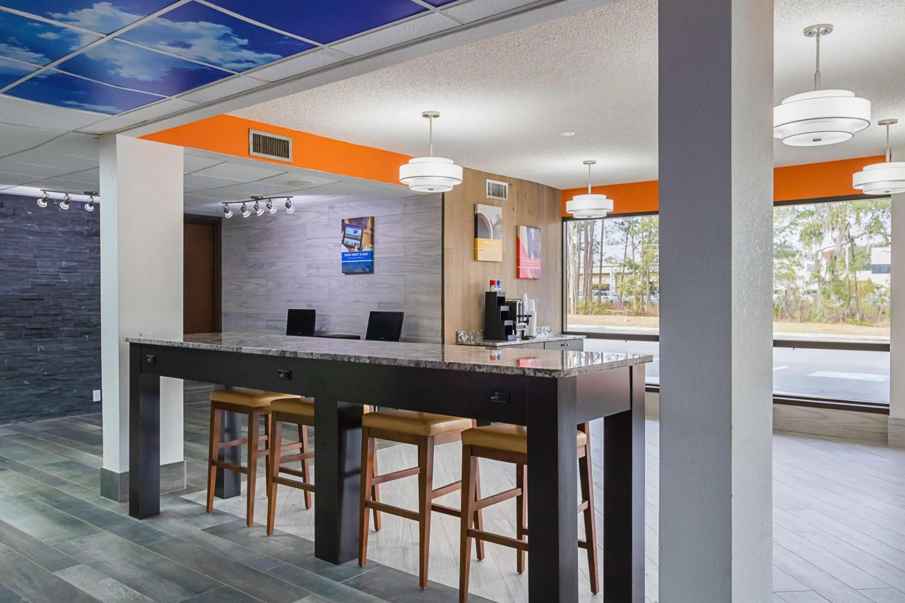 Lobby or reception in Motel 6-Savannah, GA - Midtown
