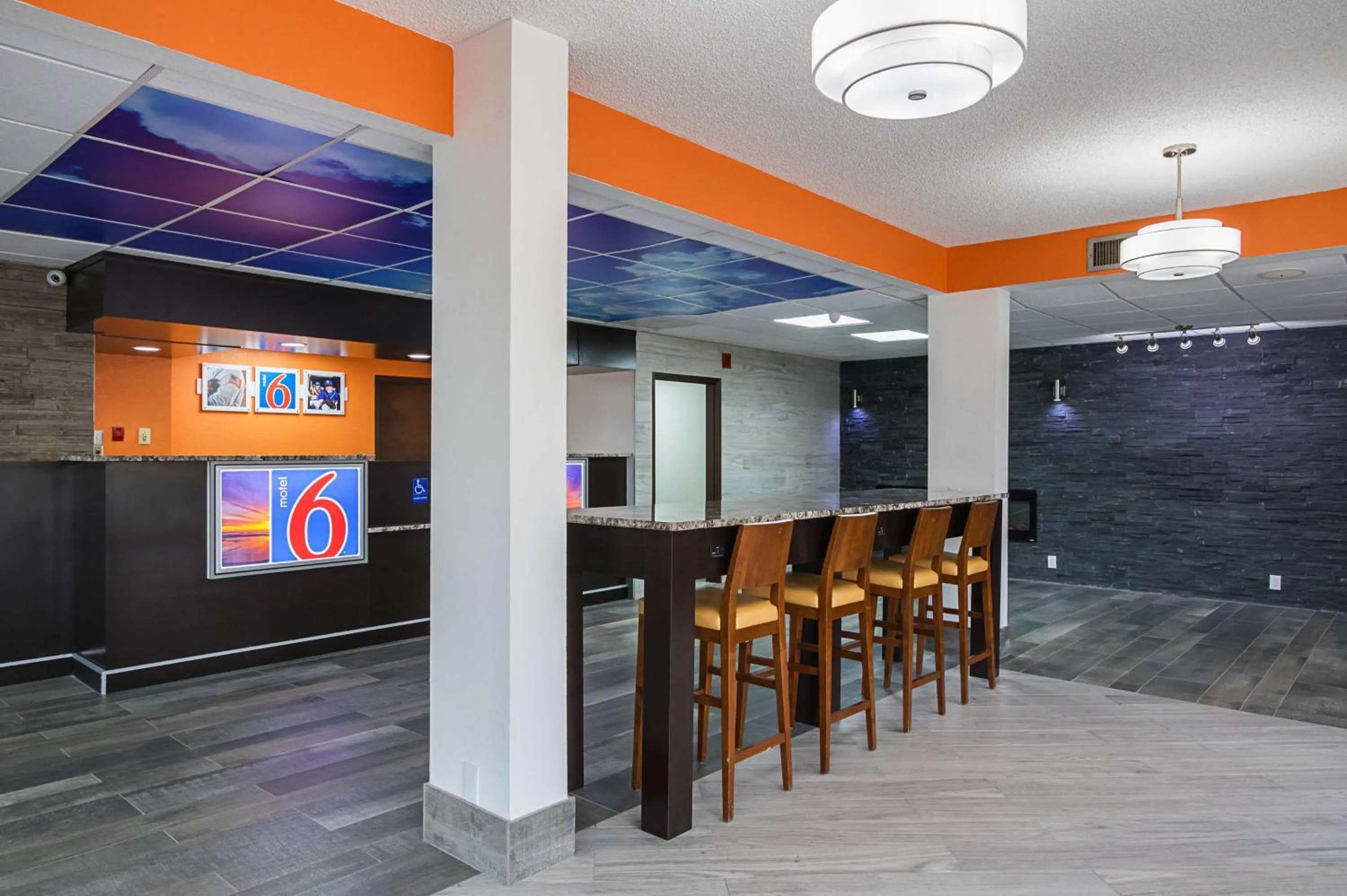 Lobby or reception in Motel 6-Savannah, GA - Midtown