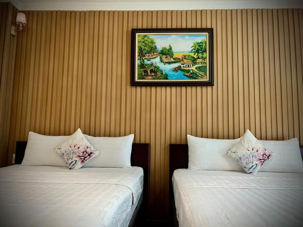 Bed in ĐÔNG NHƯ HOTEL