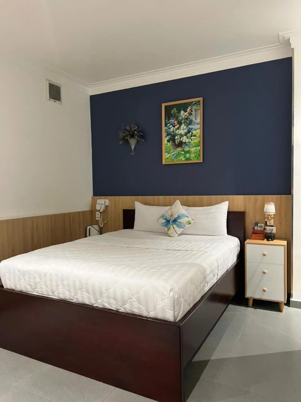 Bed in ĐÔNG NHƯ HOTEL