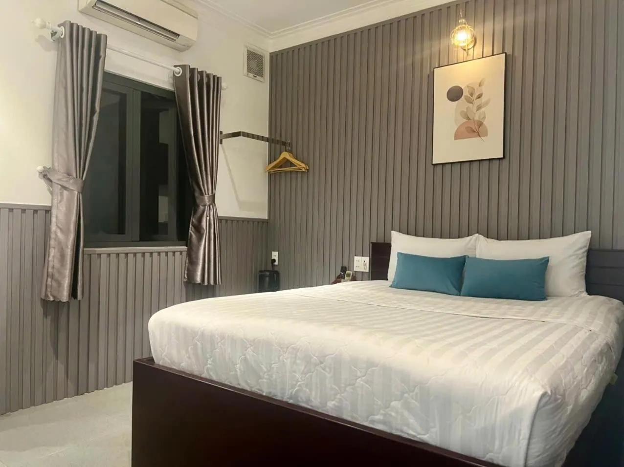 Bed in ĐÔNG NHƯ HOTEL