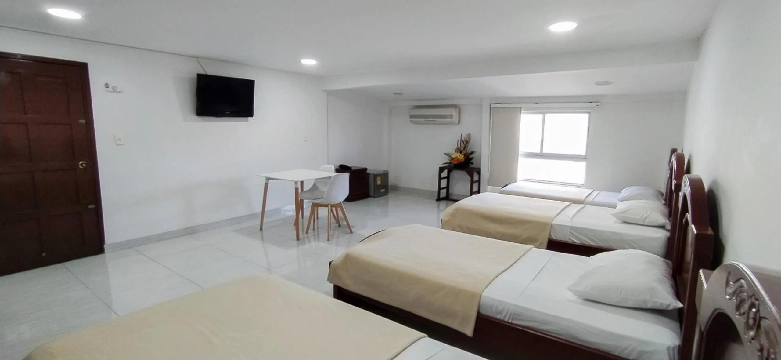 Photo of the whole room, Bed in Hotel Exelsior