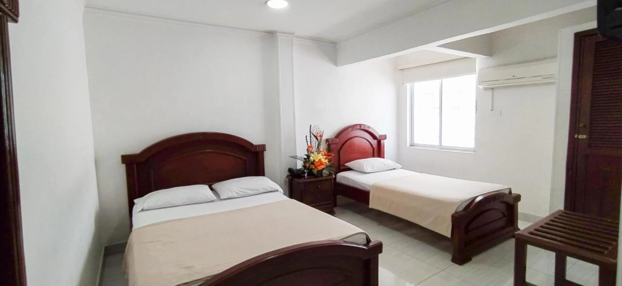 Photo of the whole room, Bed in Hotel Exelsior