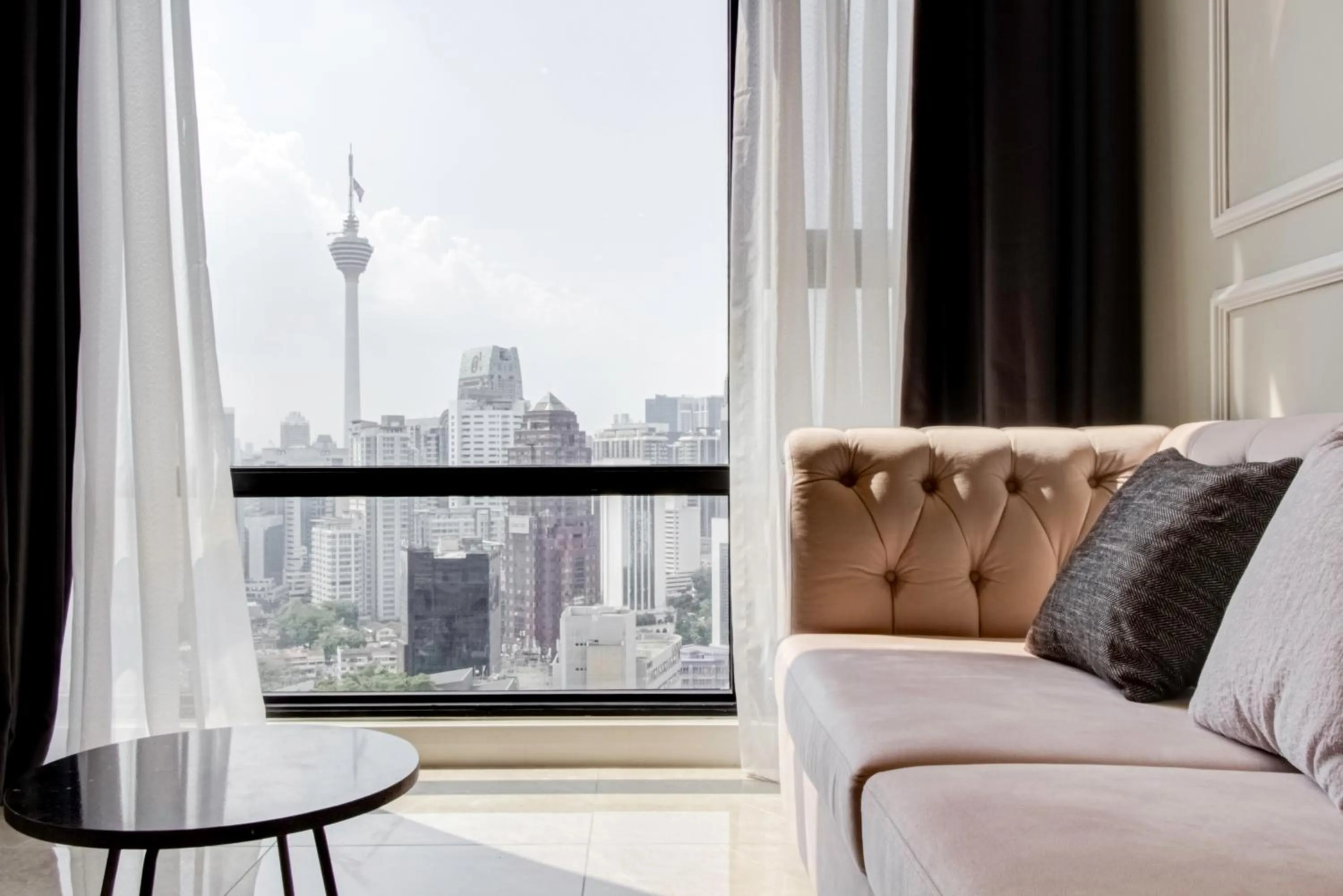 City view, Bed in Axon Residence at Pavilion KLCC KL Tower view by KIMIRO