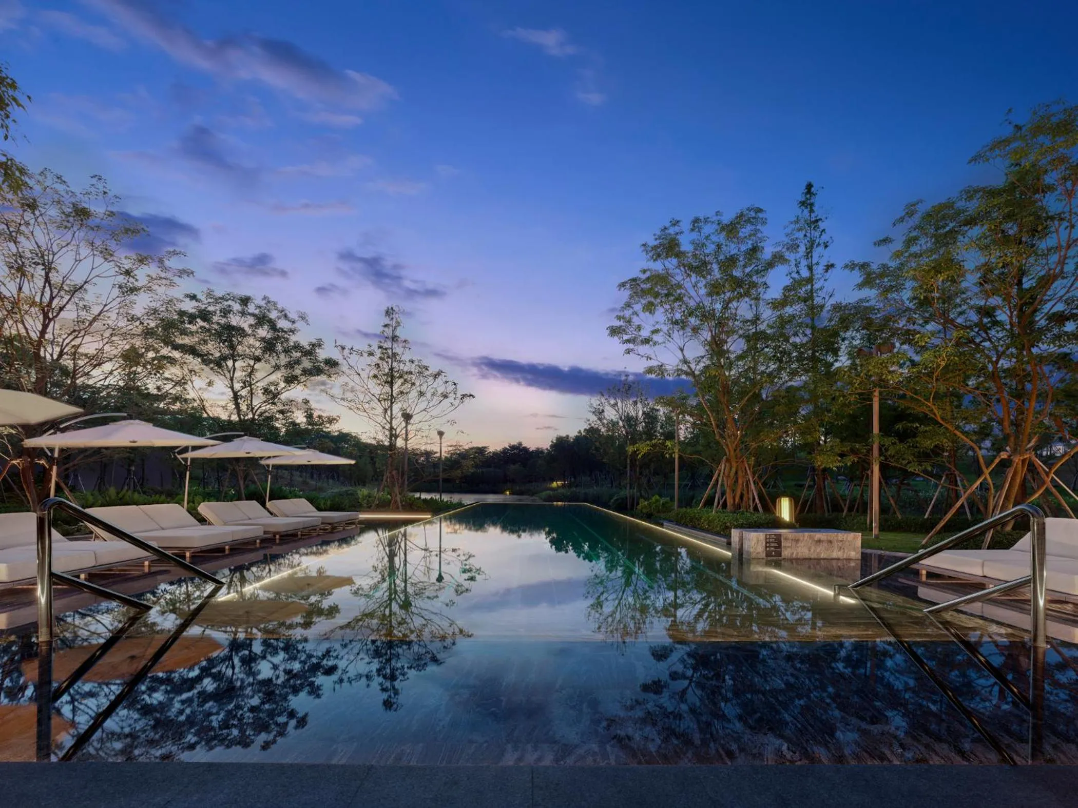 Swimming pool in Banyan Tree Dongguan Songshan Lake