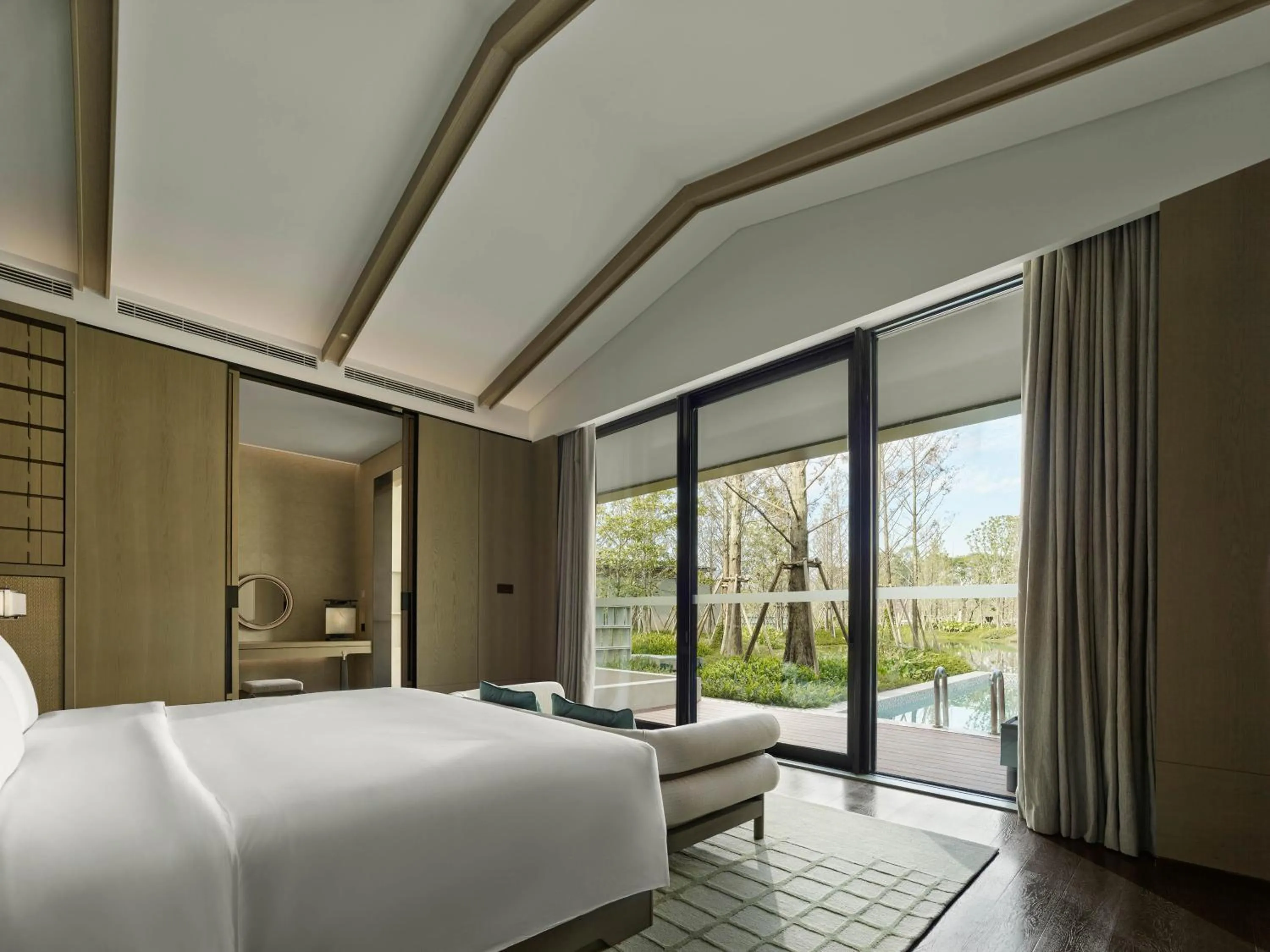 View (from property/room), Bed in Banyan Tree Dongguan Songshan Lake