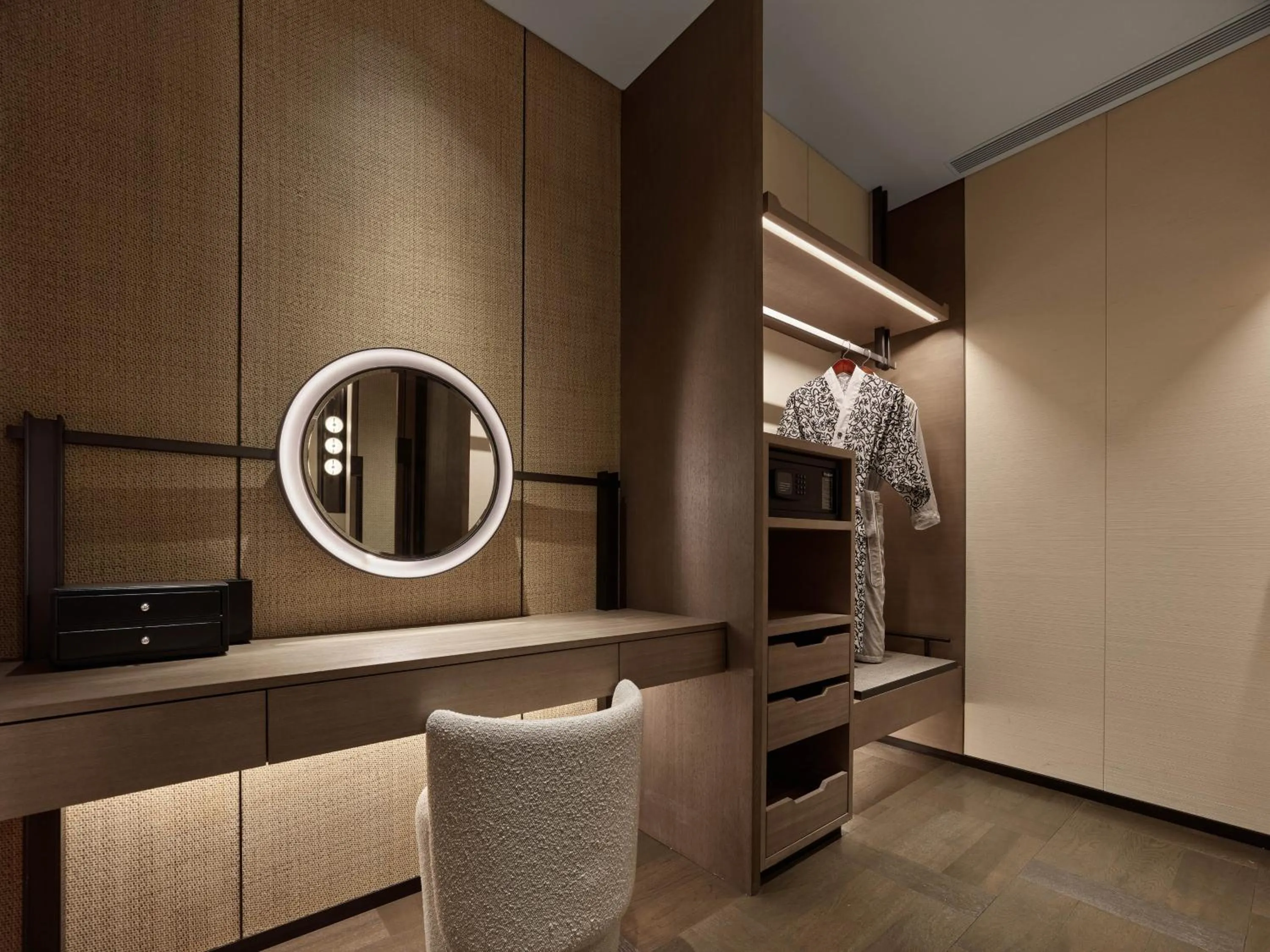 wardrobe in Banyan Tree Dongguan Songshan Lake