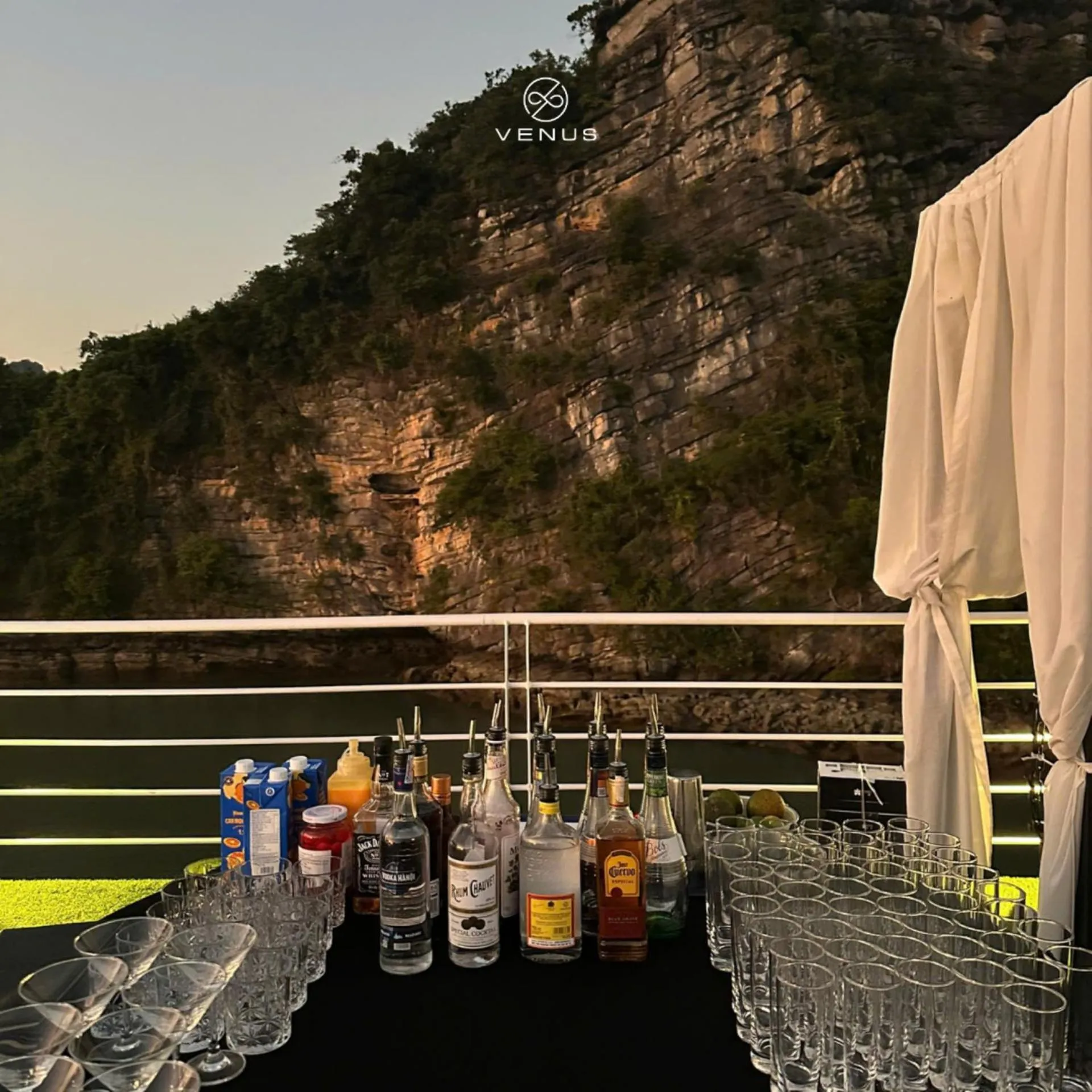 Food and drinks in Venus Cruises Halong Bay by Venus Group