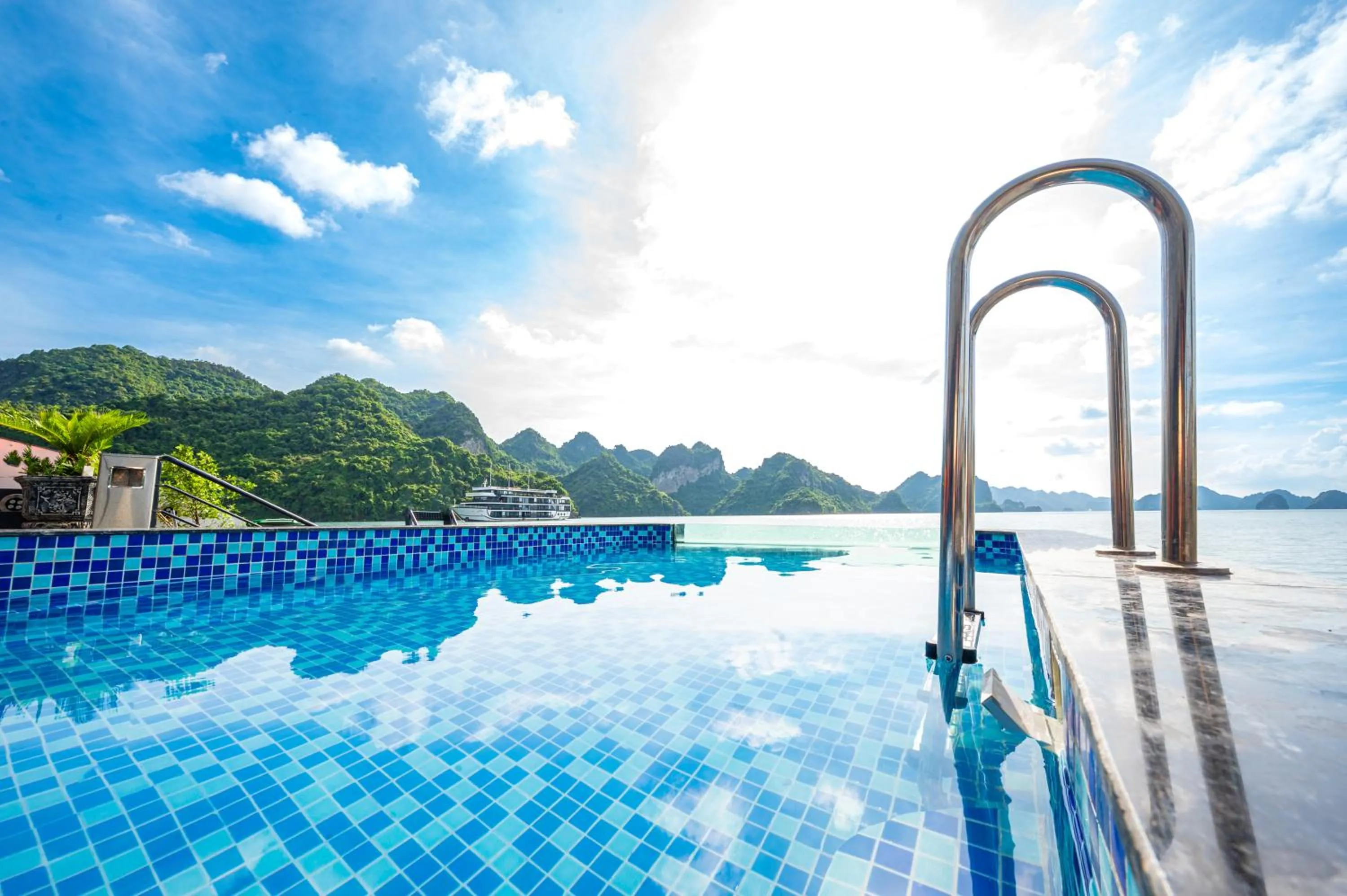 Property building in Venus Cruises Halong Bay by Venus Group